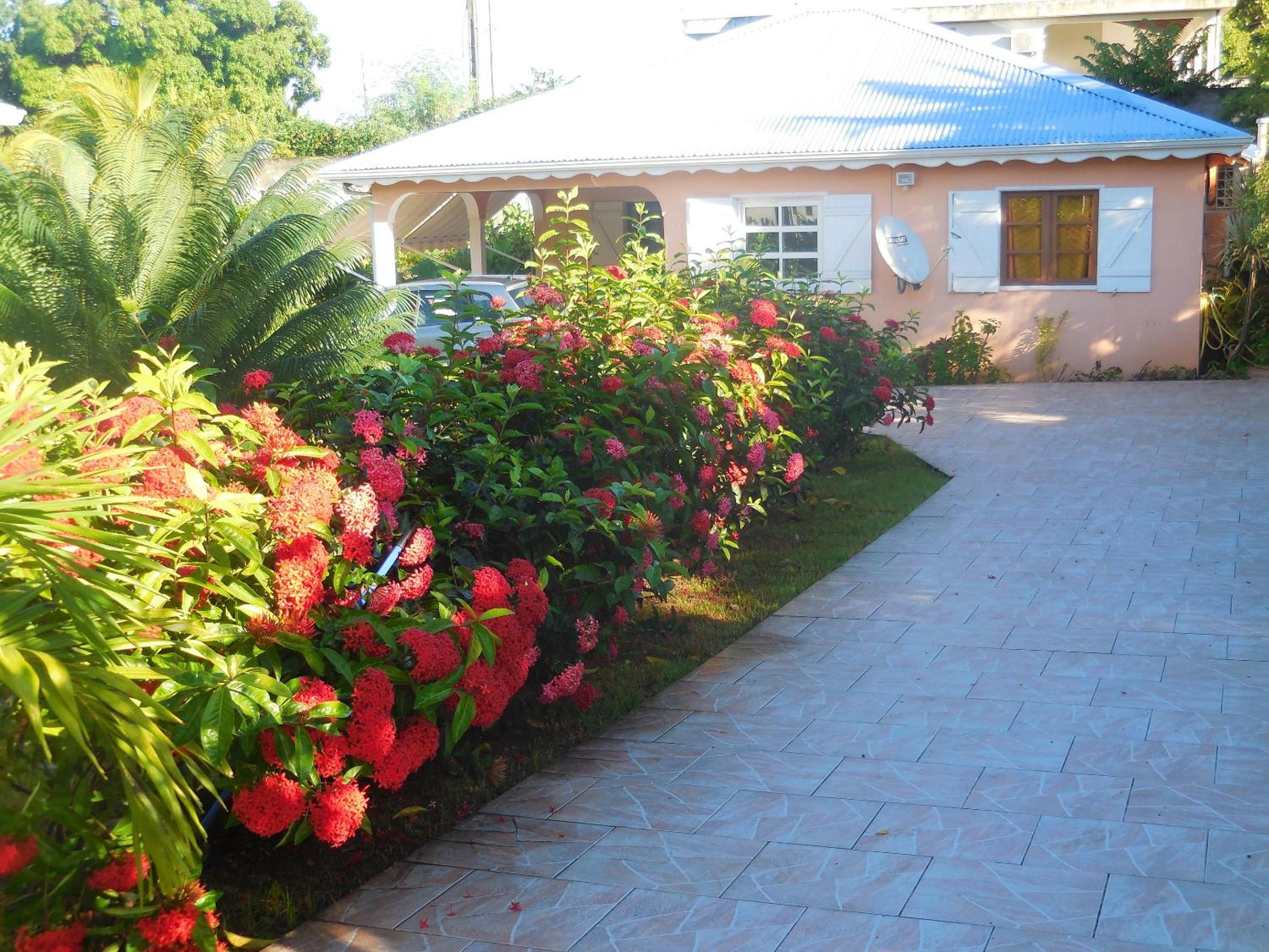 Maison charmante à Sainte-Anne avec jardin clôturé