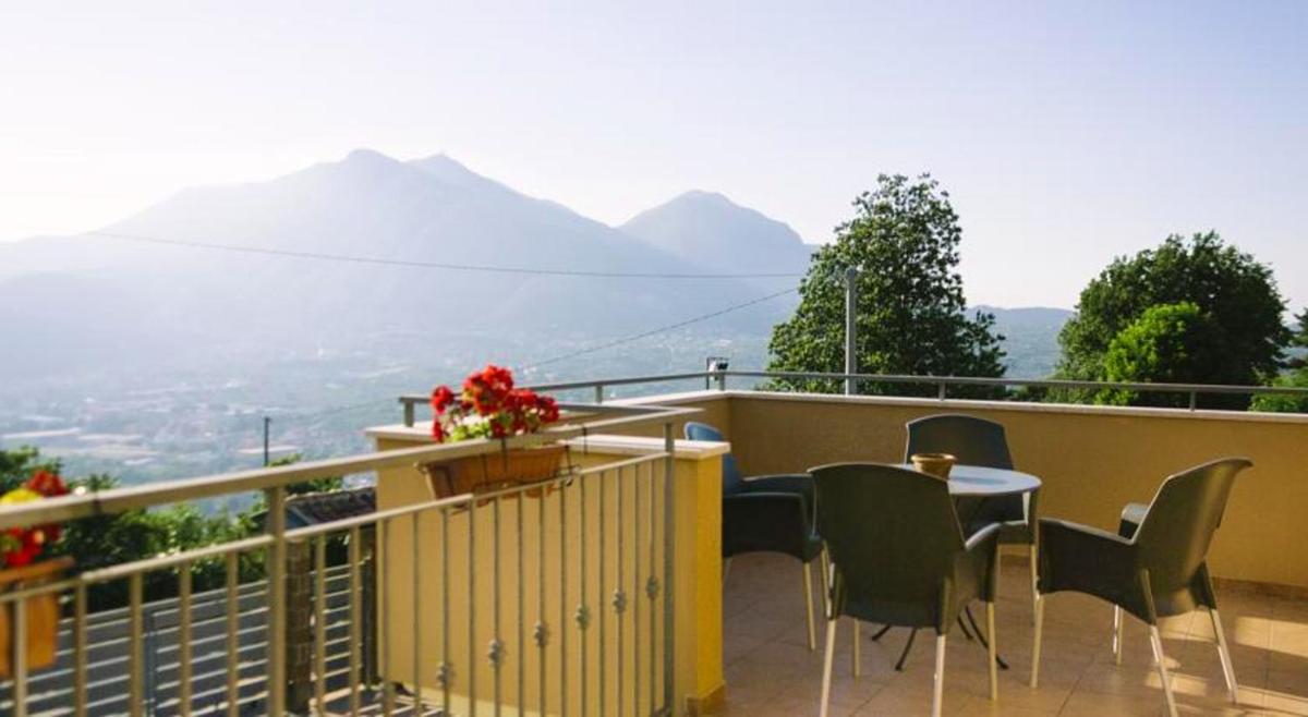 3 bedrooms appartement with city view shared pool and enclosed garden at Avellino