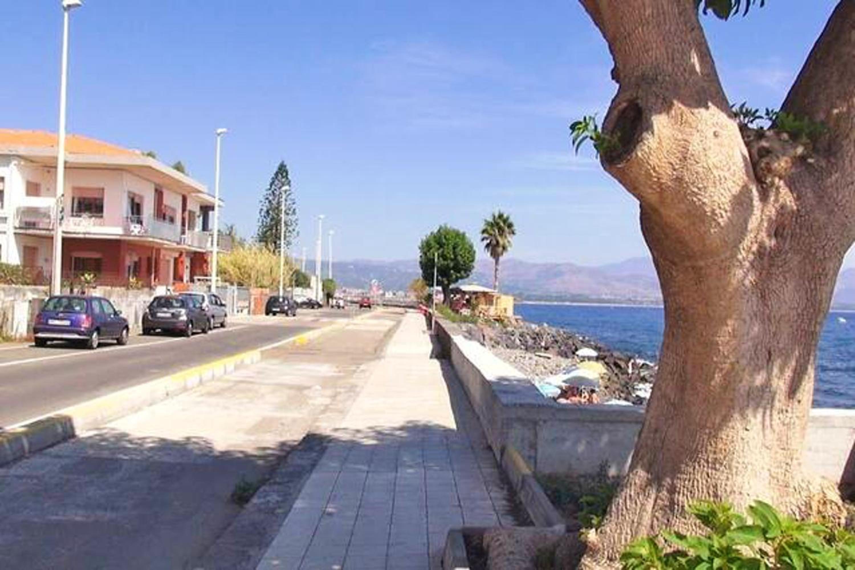 Charming House in Riposto with On Site Parking view 4