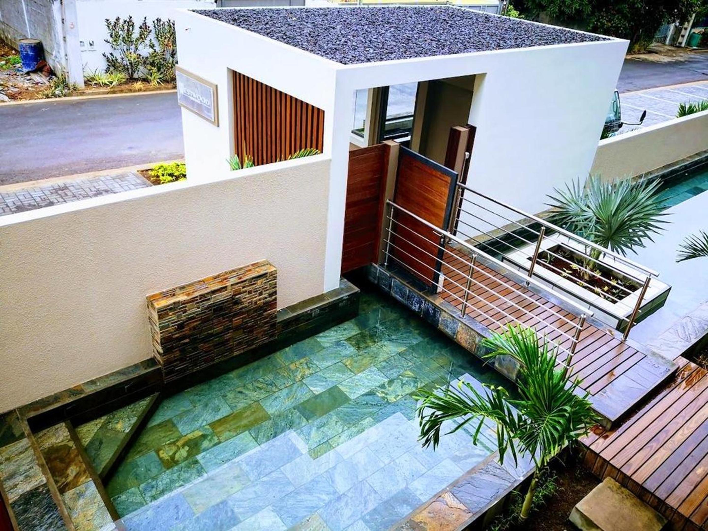 Charming apartment in Flic en Flac with shared pool