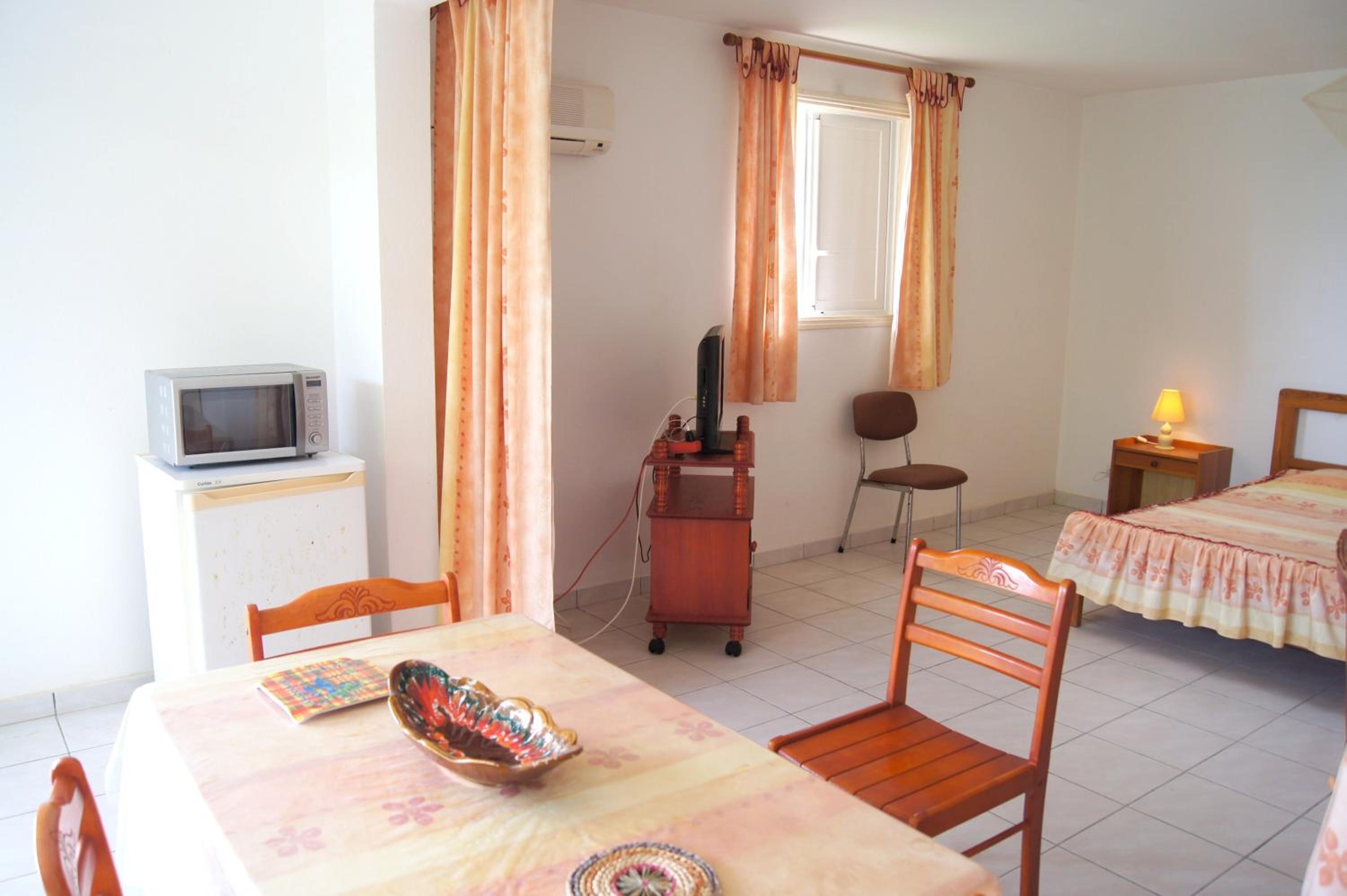 Studio cosy au Moule 30 m² avec jardin privé view 2