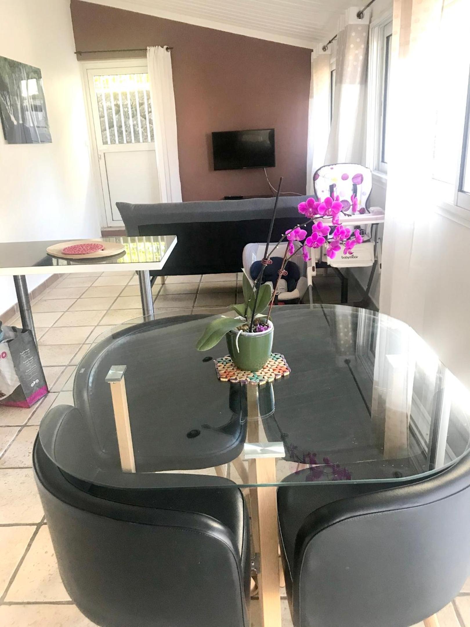 Appartement charmant à Saint-Joseph, 50 m², vue sur mer, piscine view 3