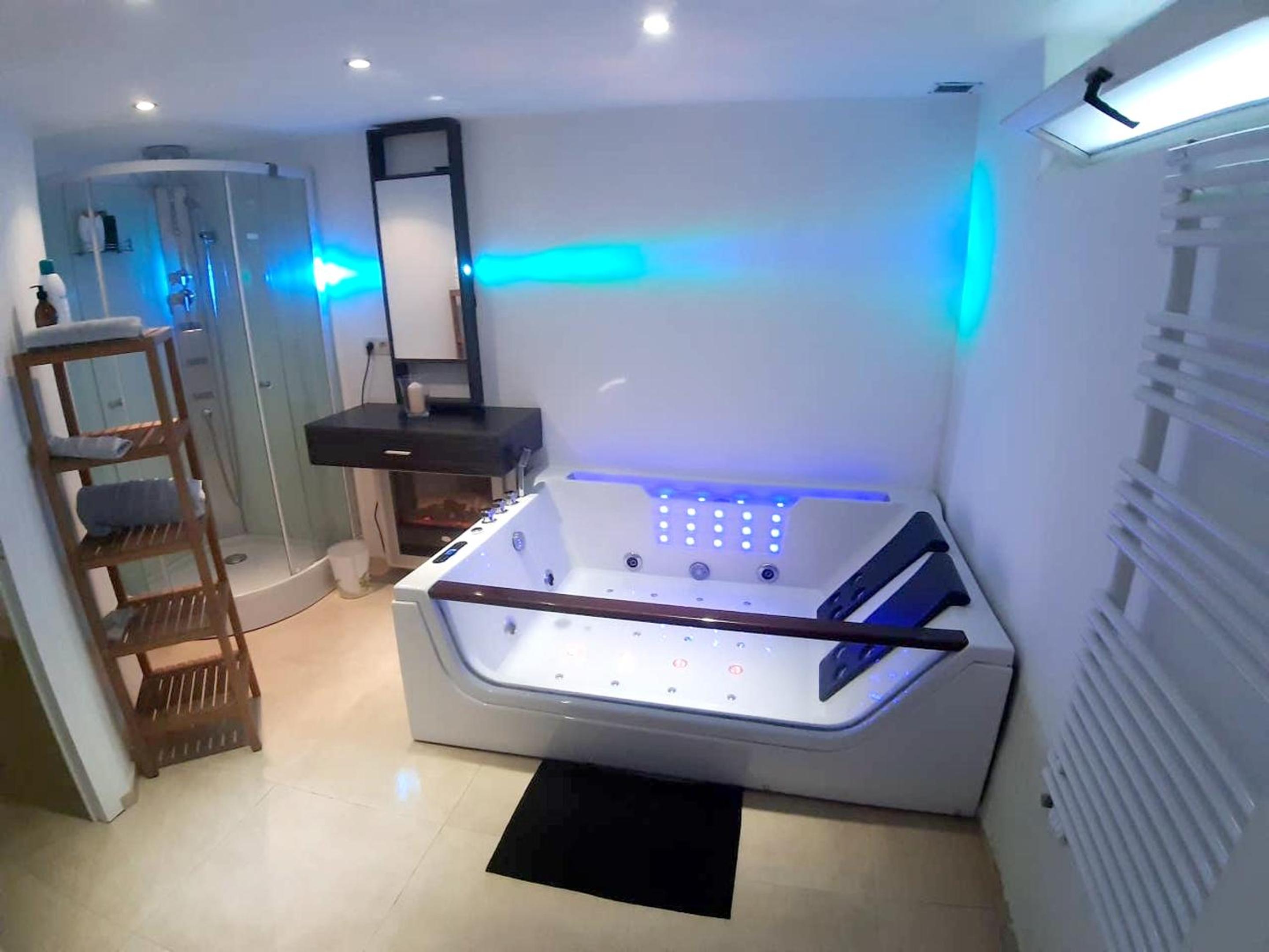 Comfortable Apartment in Waterloo with Jacuzzi - 78m²