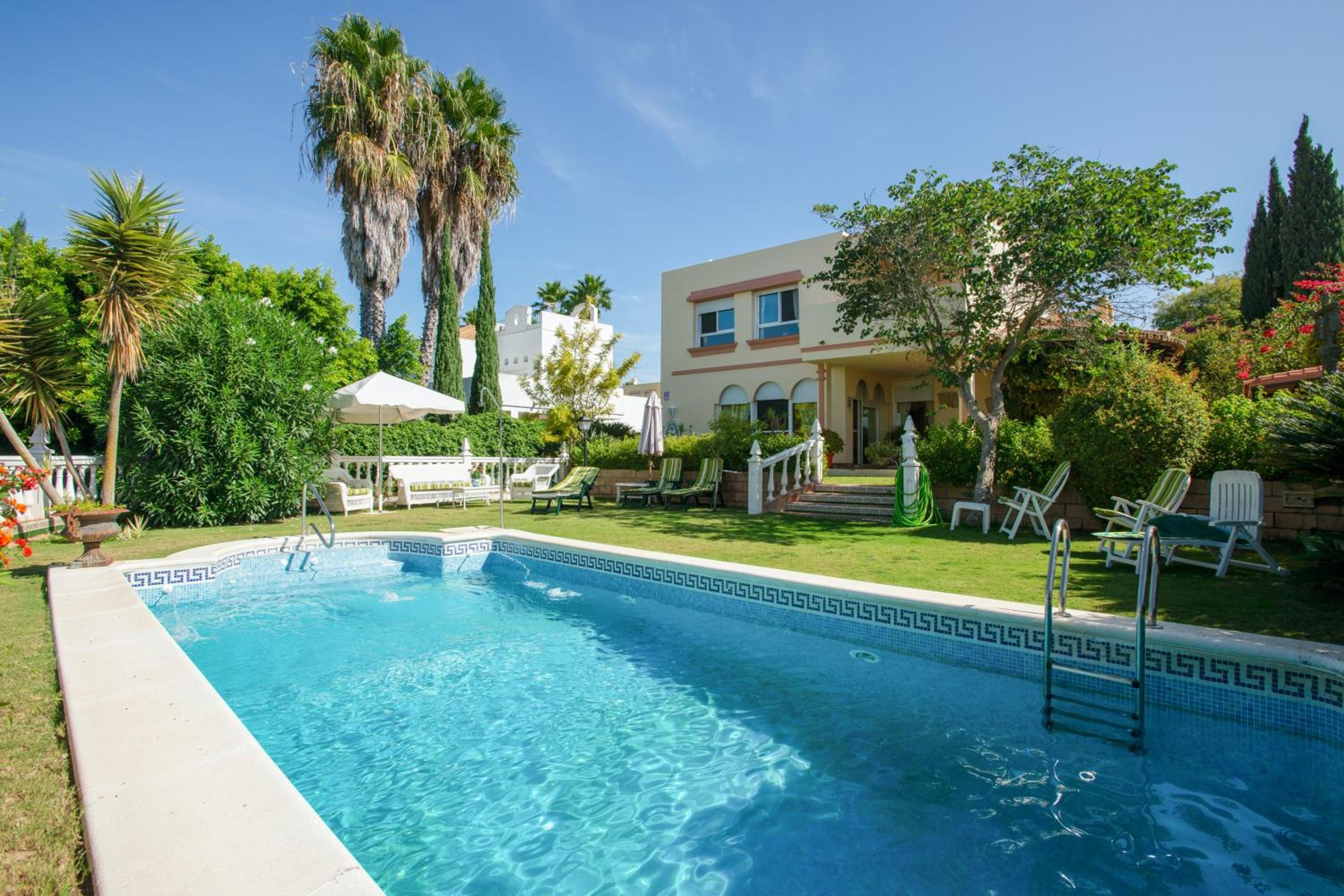 Charming villa in Sanlúcar de Barrameda with private pool