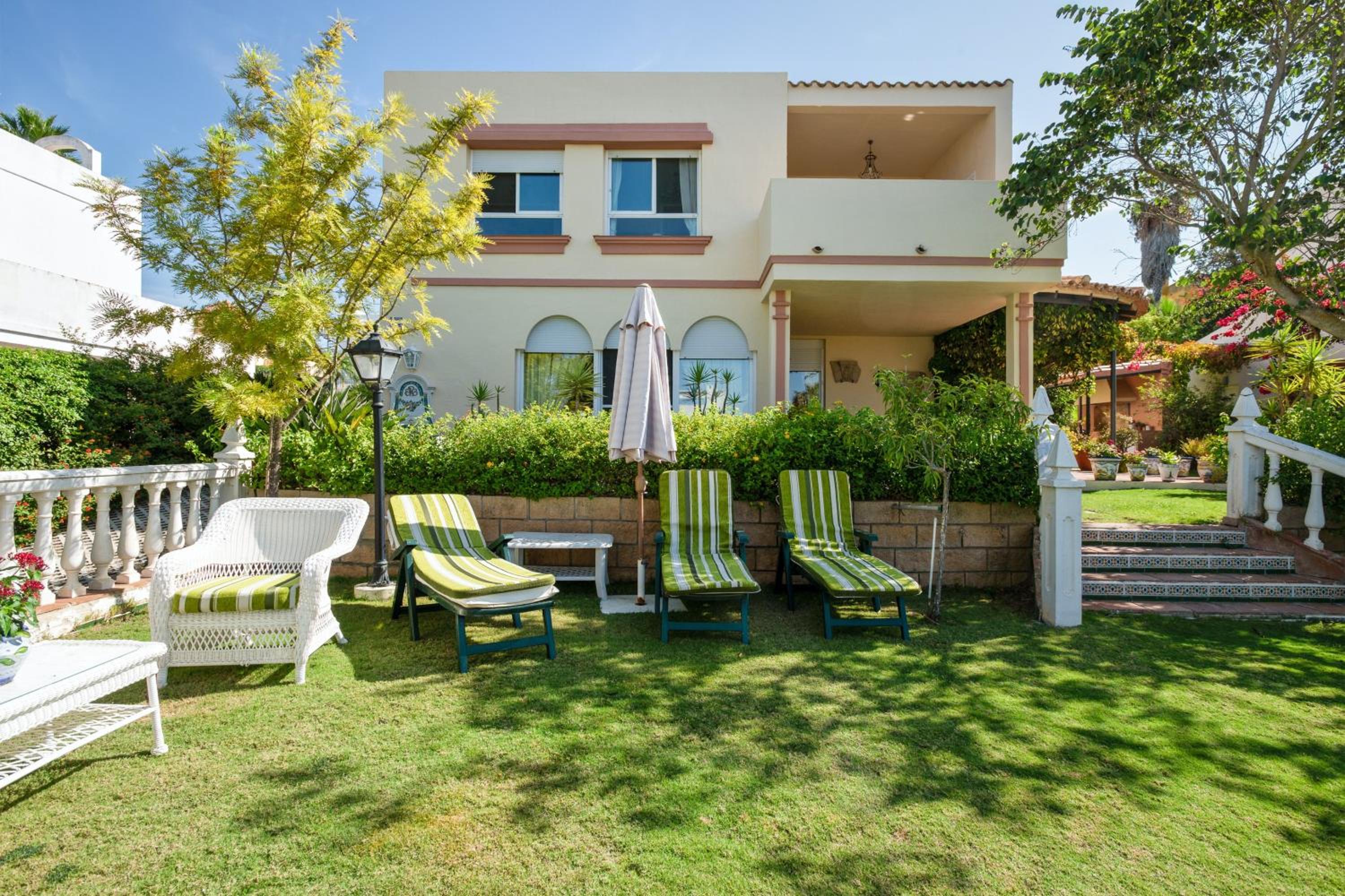 Charming villa in Sanlúcar de Barrameda with private pool