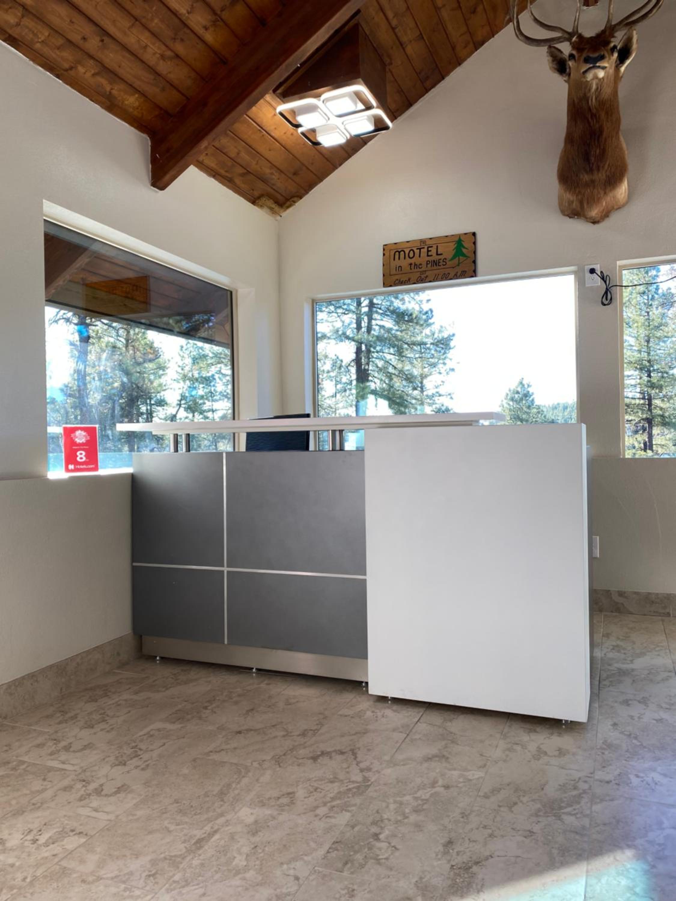 Motel In The Pines - Property Image 18