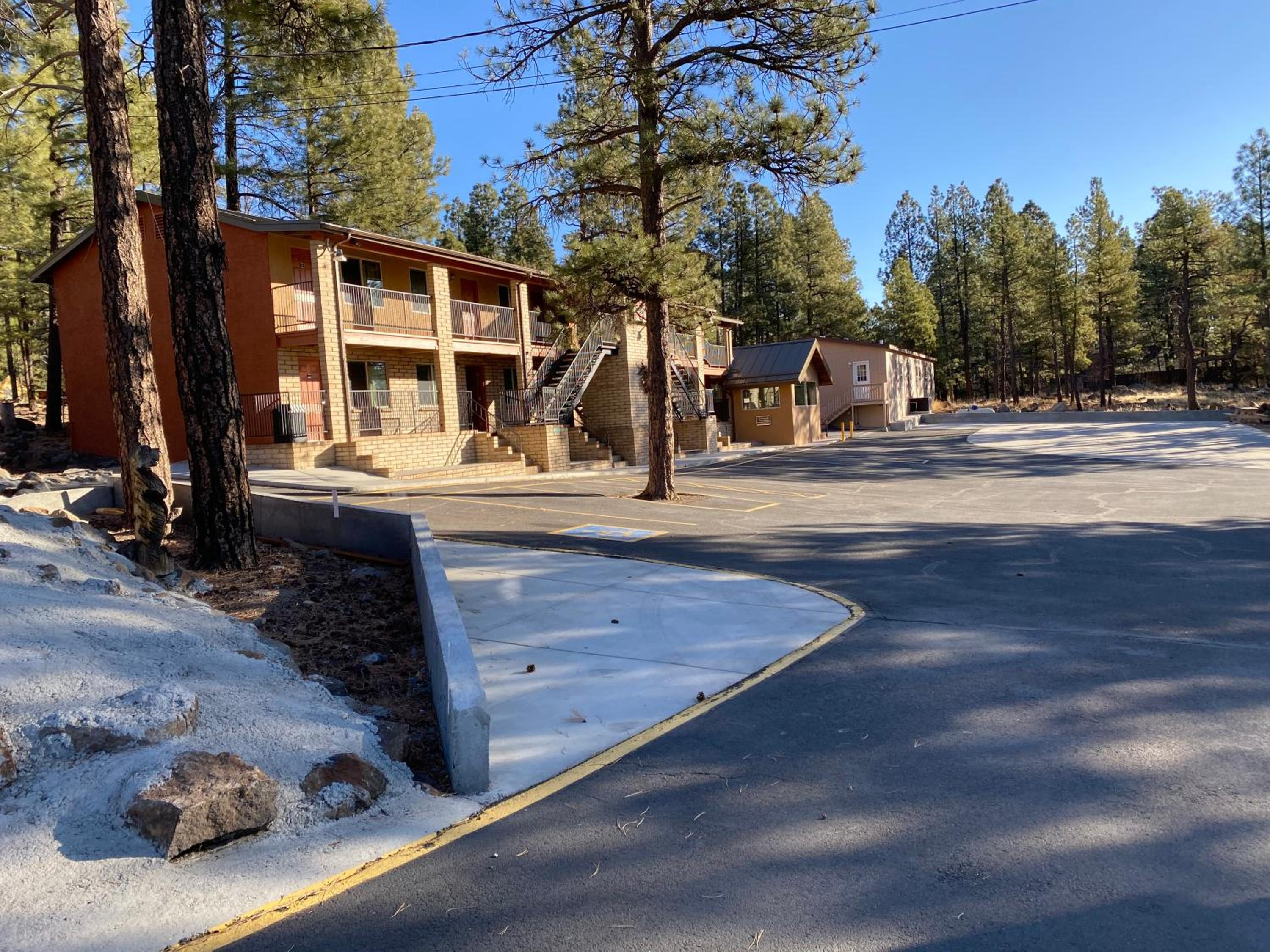 Motel In The Pines - Property Image 1