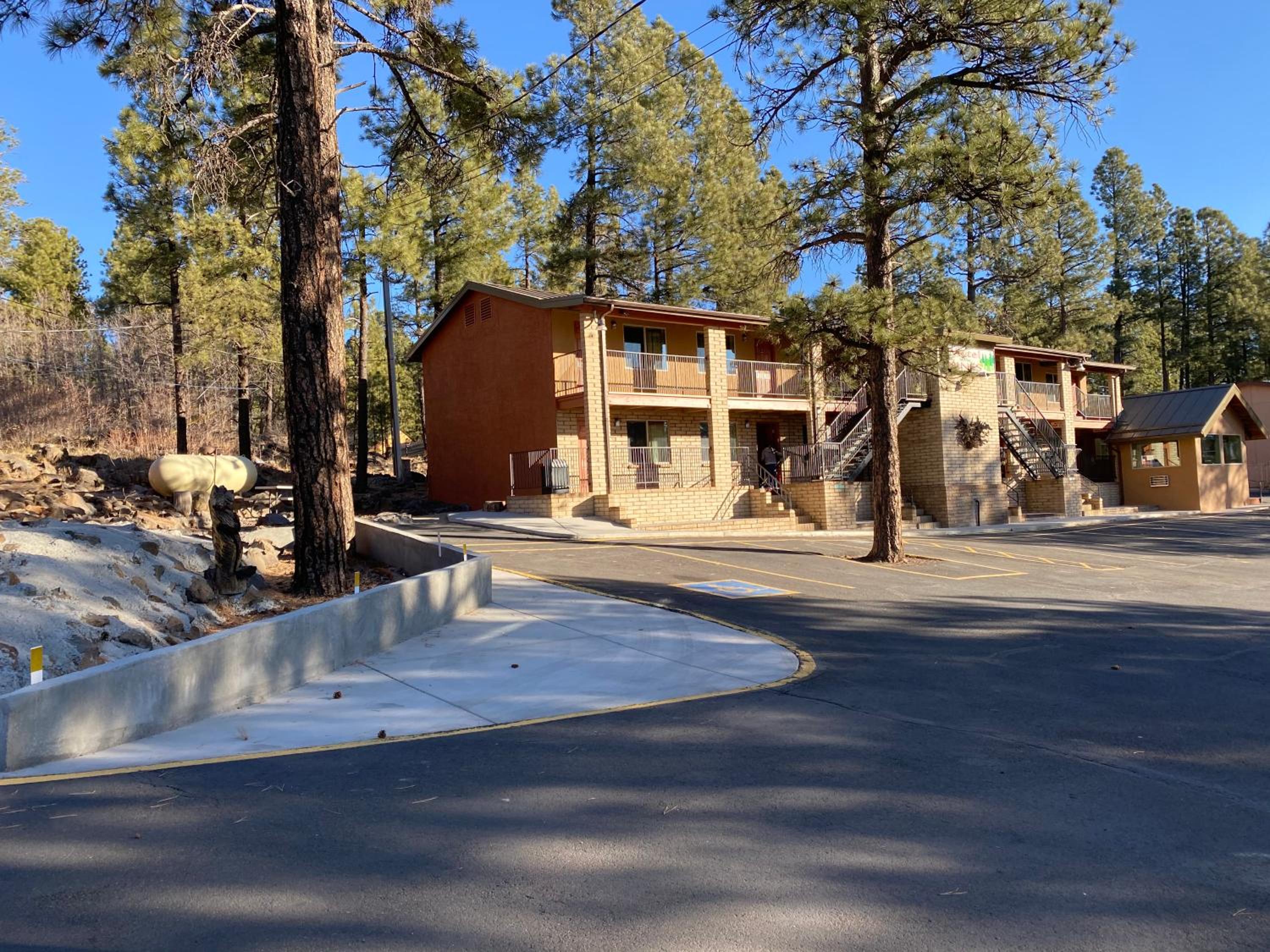 Motel In The Pines - Property Image 20