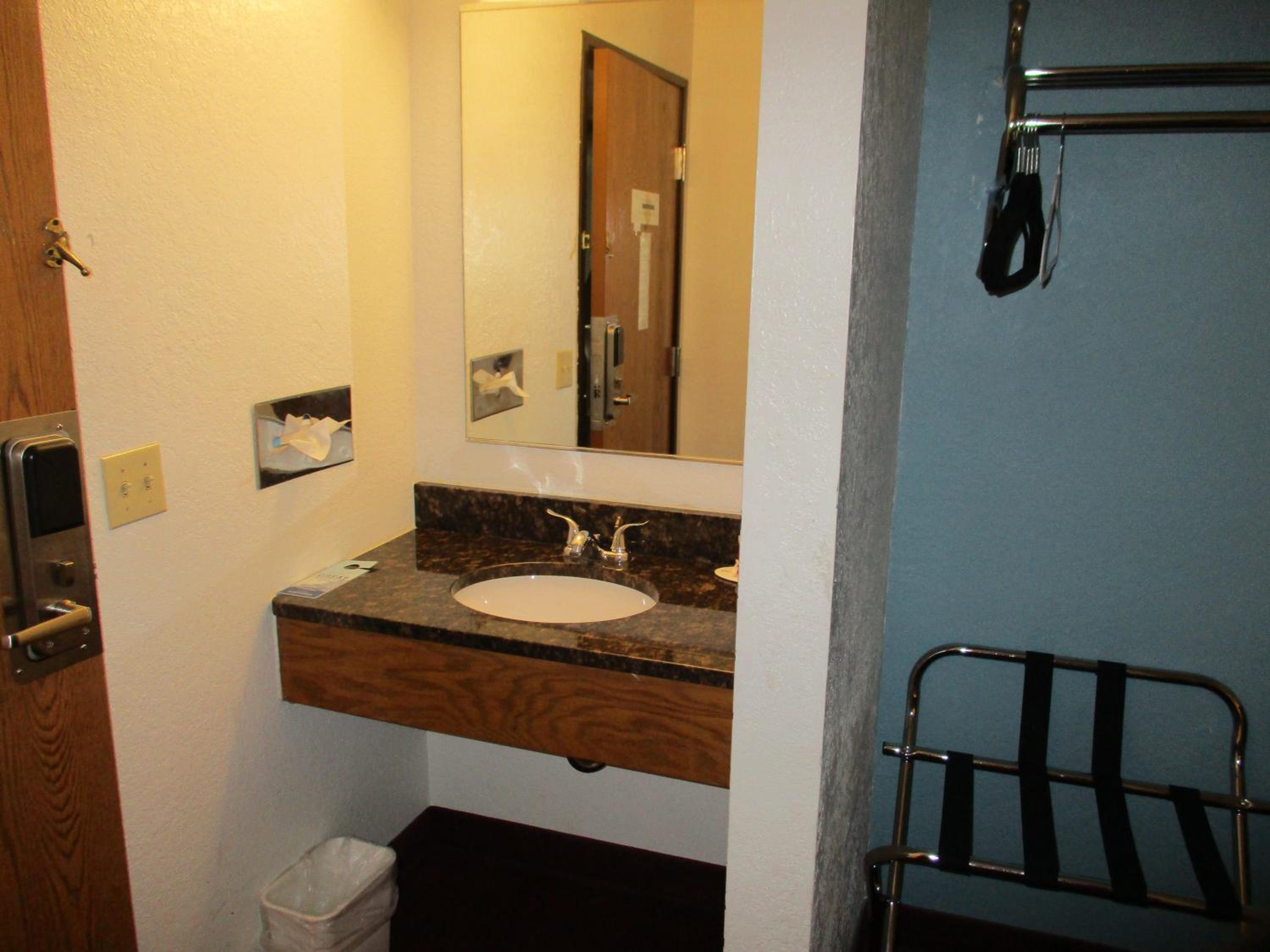 Travelodge by Wyndham Redwood Falls