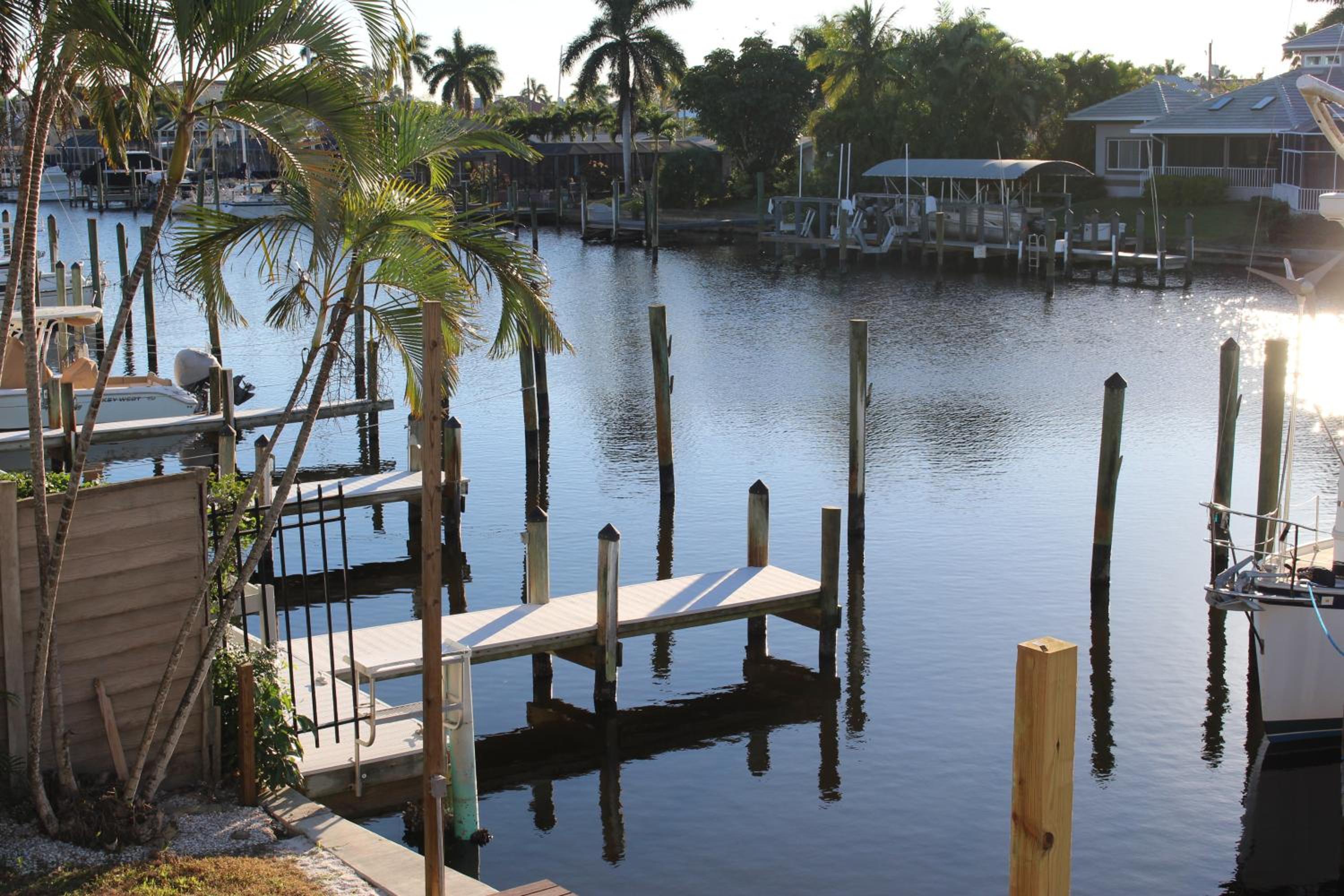 Latitude 26 Waterfront Boutique Resort - Fort Myers Beach