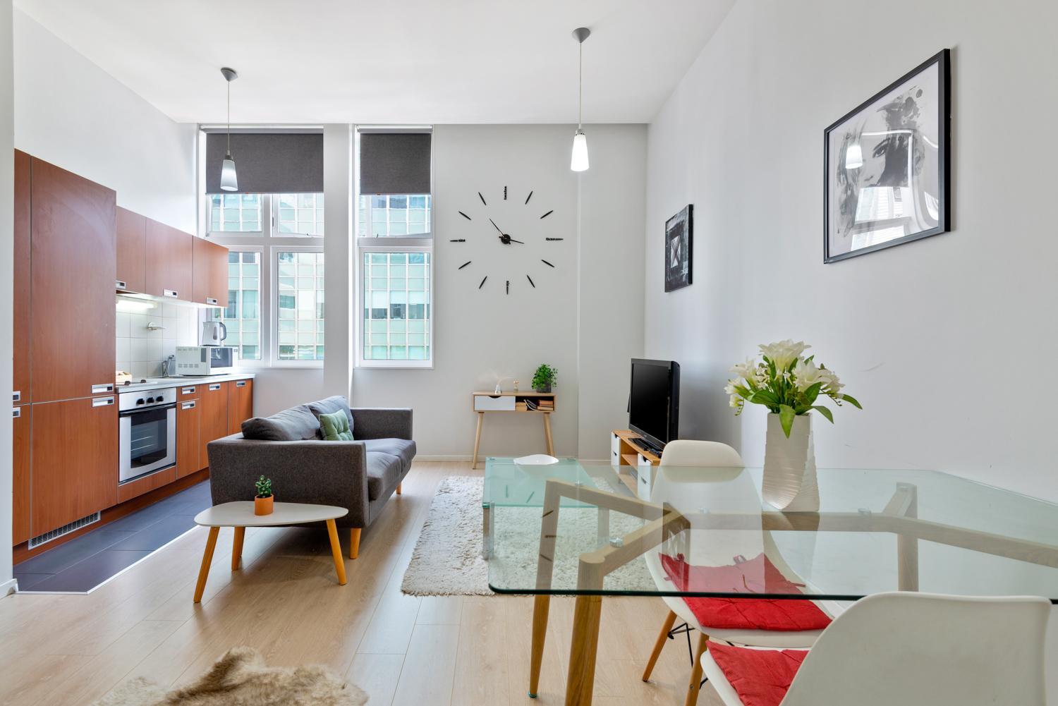 Lively and Stunning Central Apt by Zodiak Stays view 3