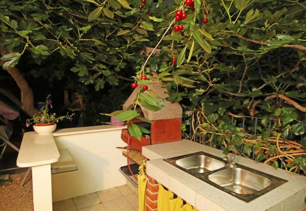 Villa Zeljko - with nice garden view 3
