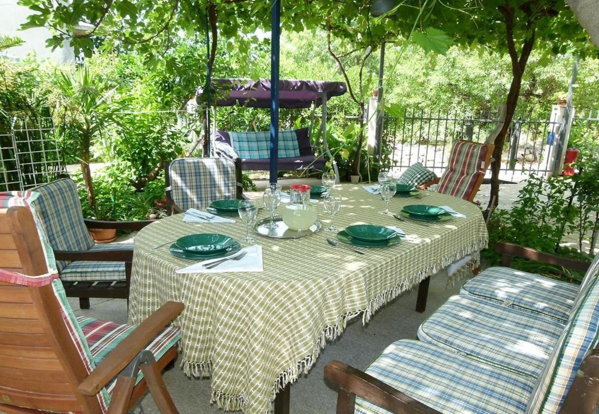 Villa Zeljko - with nice garden view 5