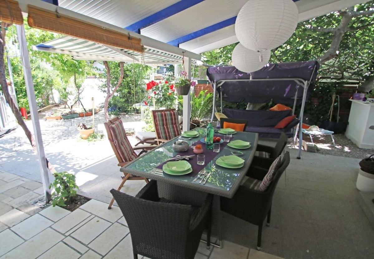 Villa Zeljko - with nice garden view 2