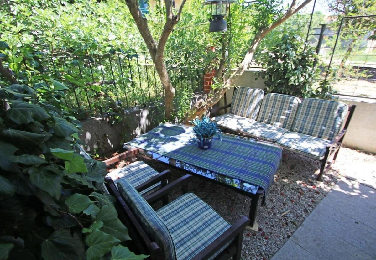 Villa Zeljko - with nice garden view 4