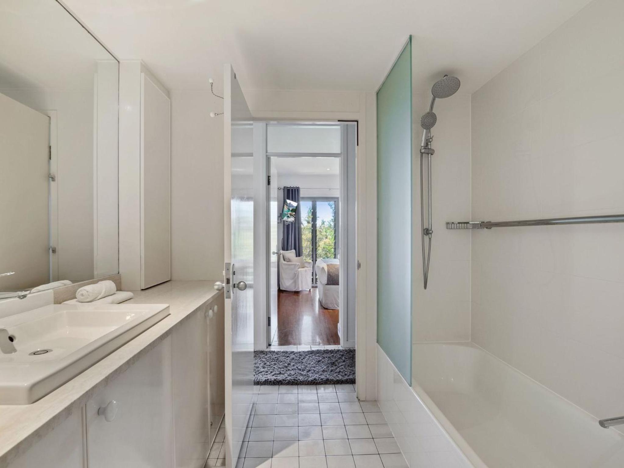 Claytons 5 by Discover Stradbroke