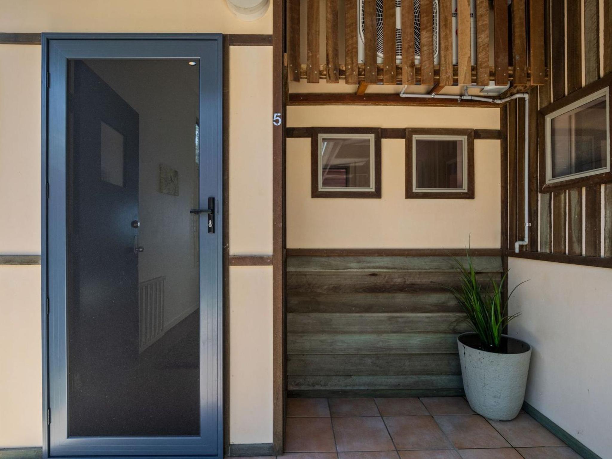 Claytons 5 by Discover Stradbroke