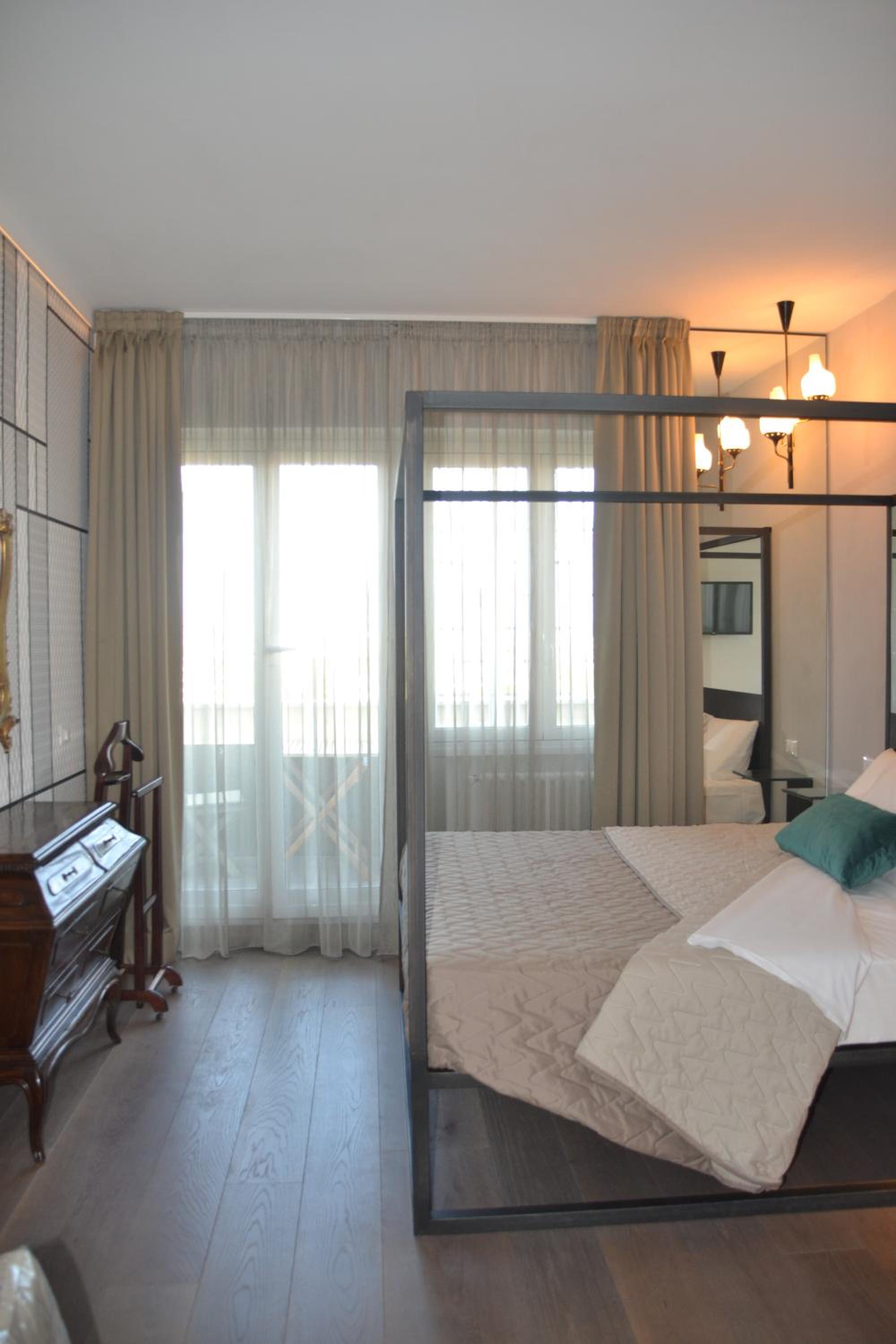5-Rooms Apartment