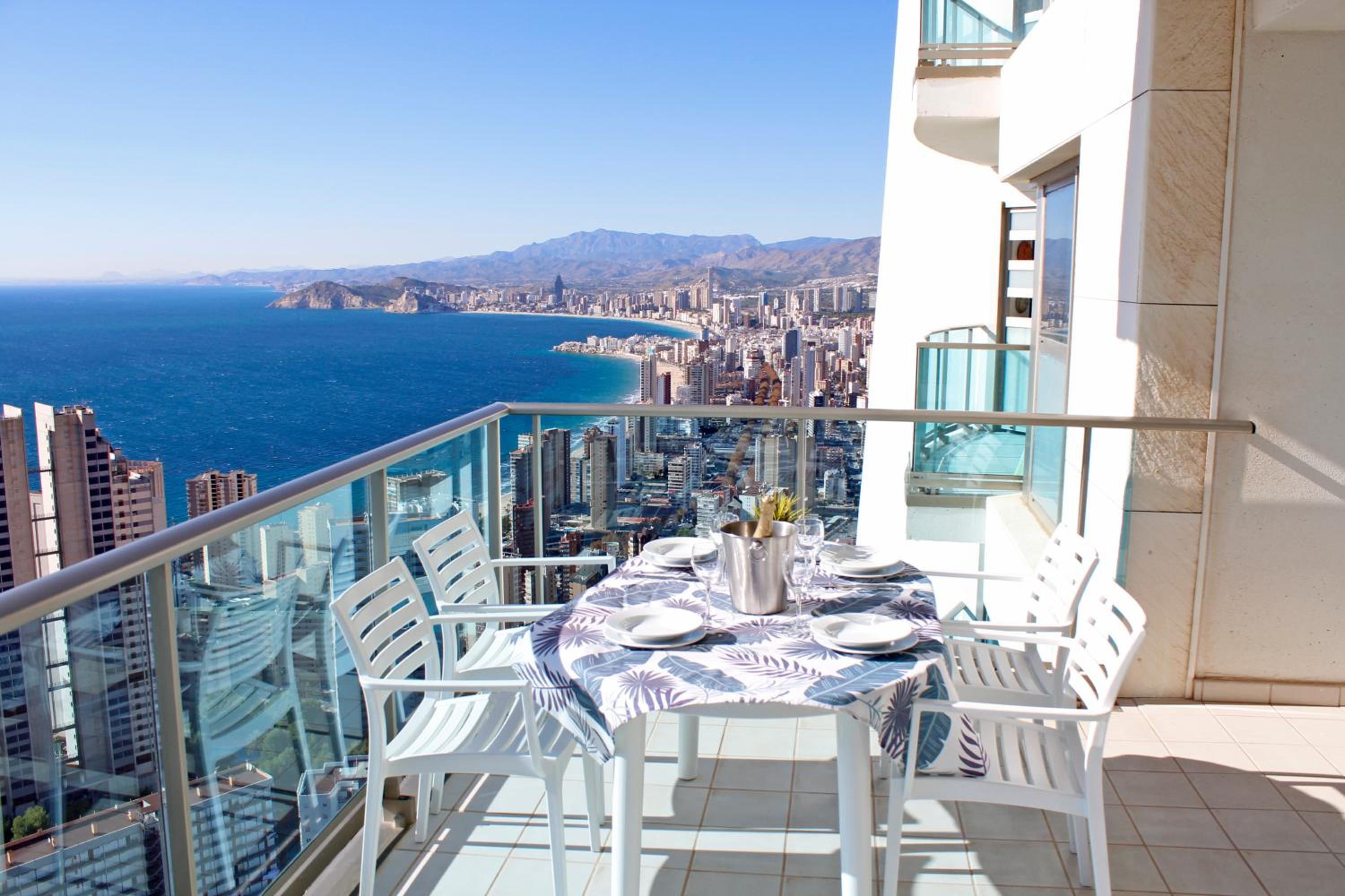 Benidorm High rise apartments - Sea Views - Torre Lugano photo 2