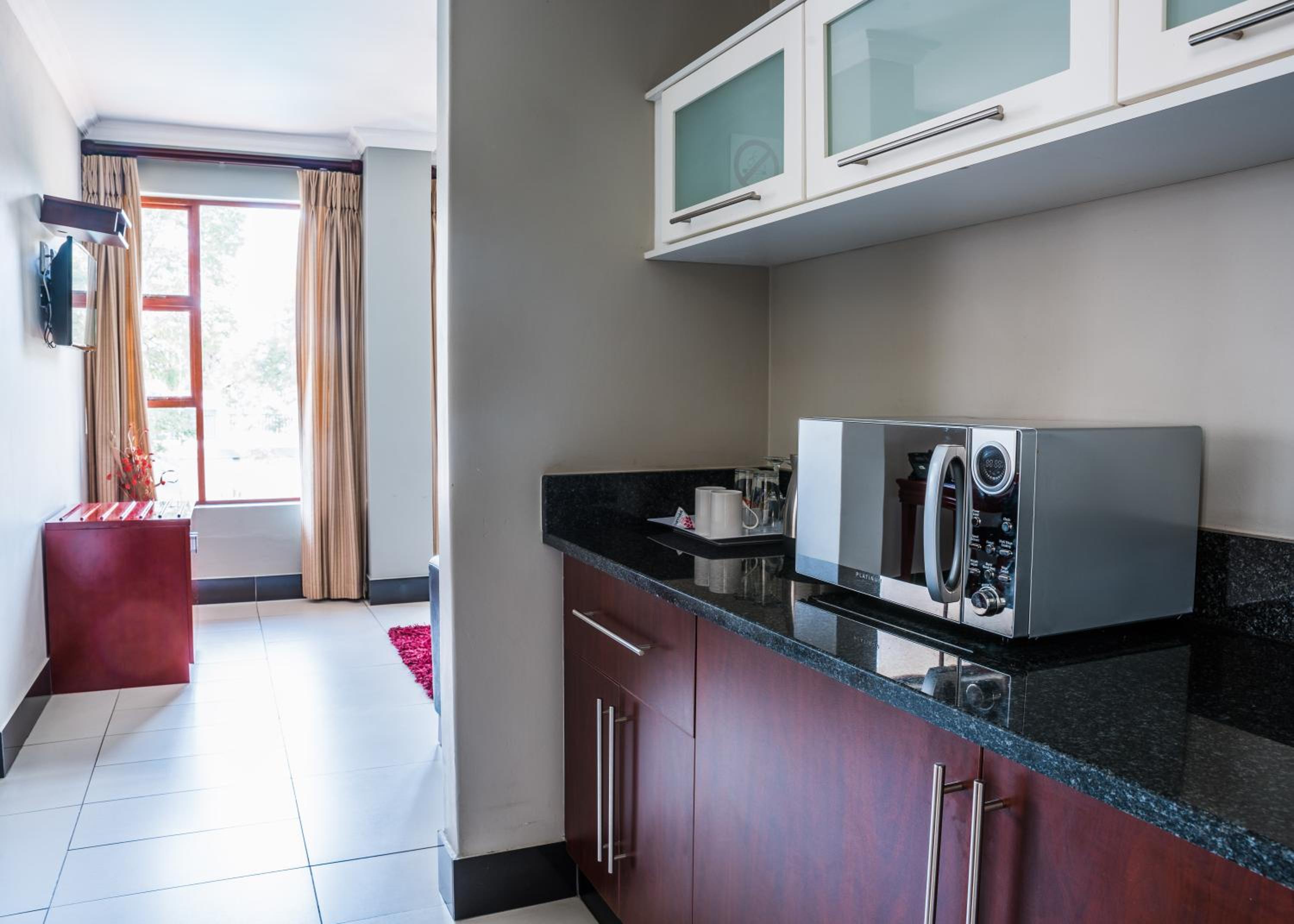 Tamboti Guest Lodge view 3