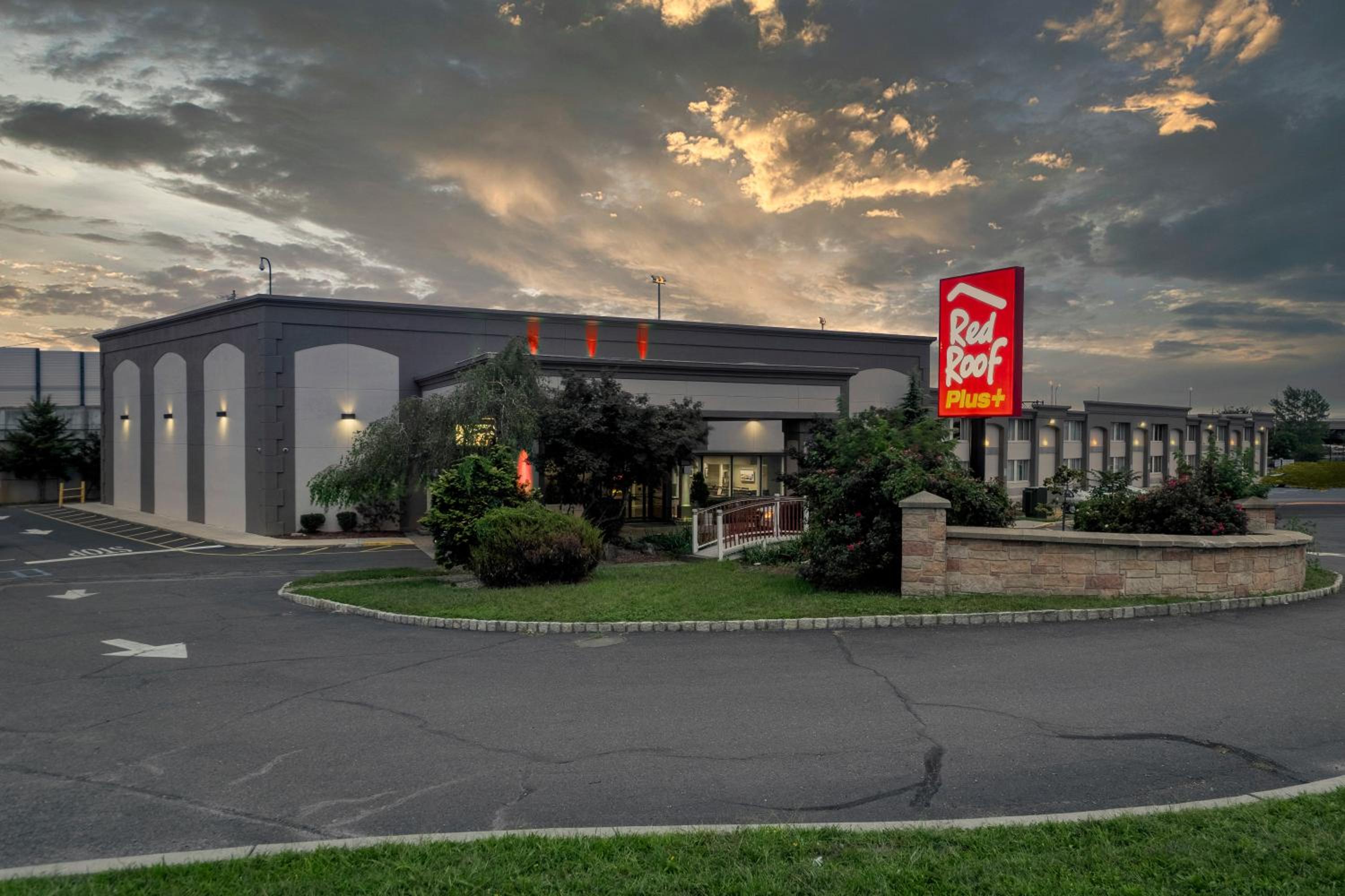 Red Roof Inn PLUS Woodbridge - Carteret