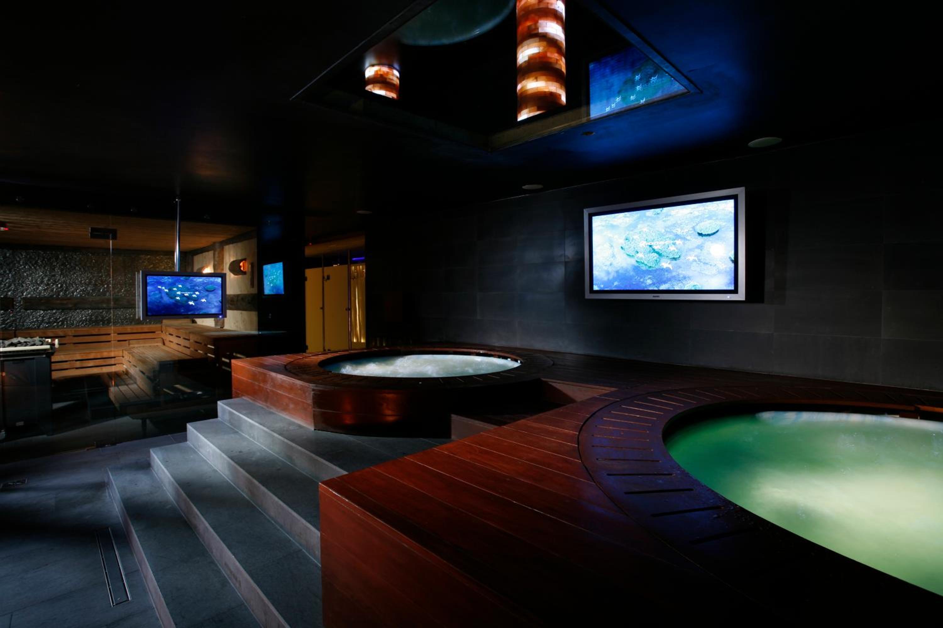 Jacuzzi