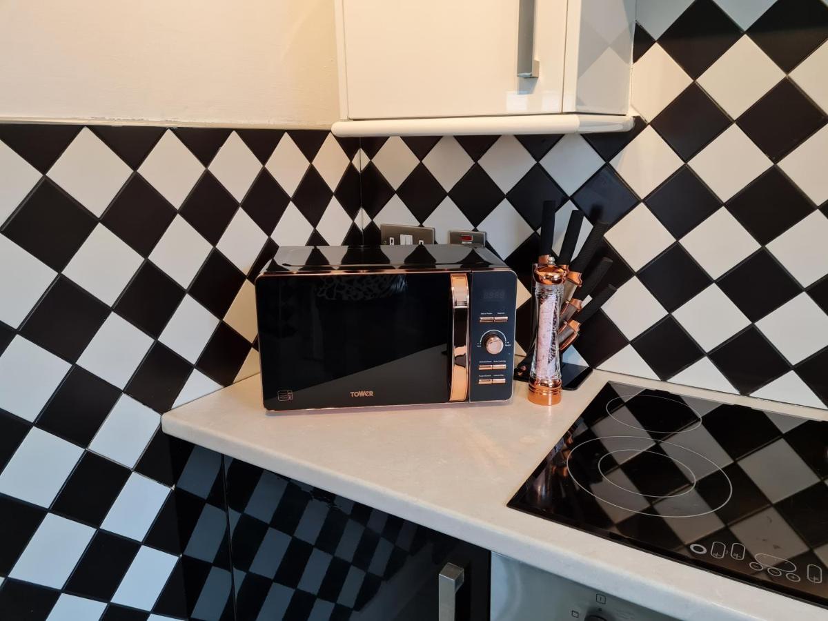 Stockton Heights, Warrington, Centrally Located Between Town Centre and Stockton Heath, High Speed Wifi, Cozy Stay view 4