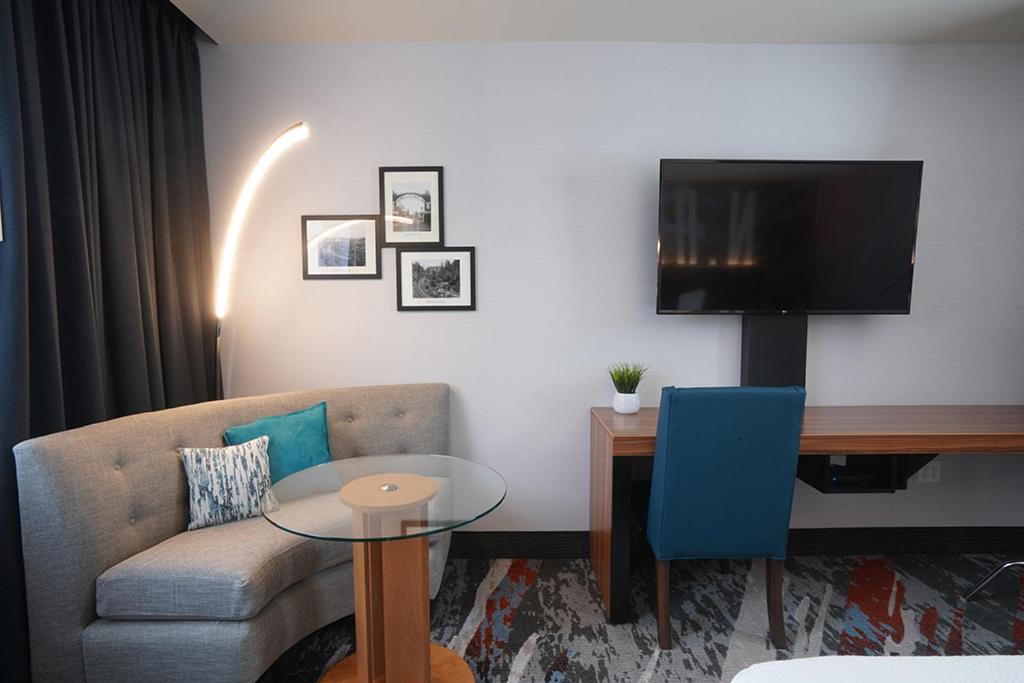 Roseburg Vacations - Seven Feathers Casino Resort - Property Image 5