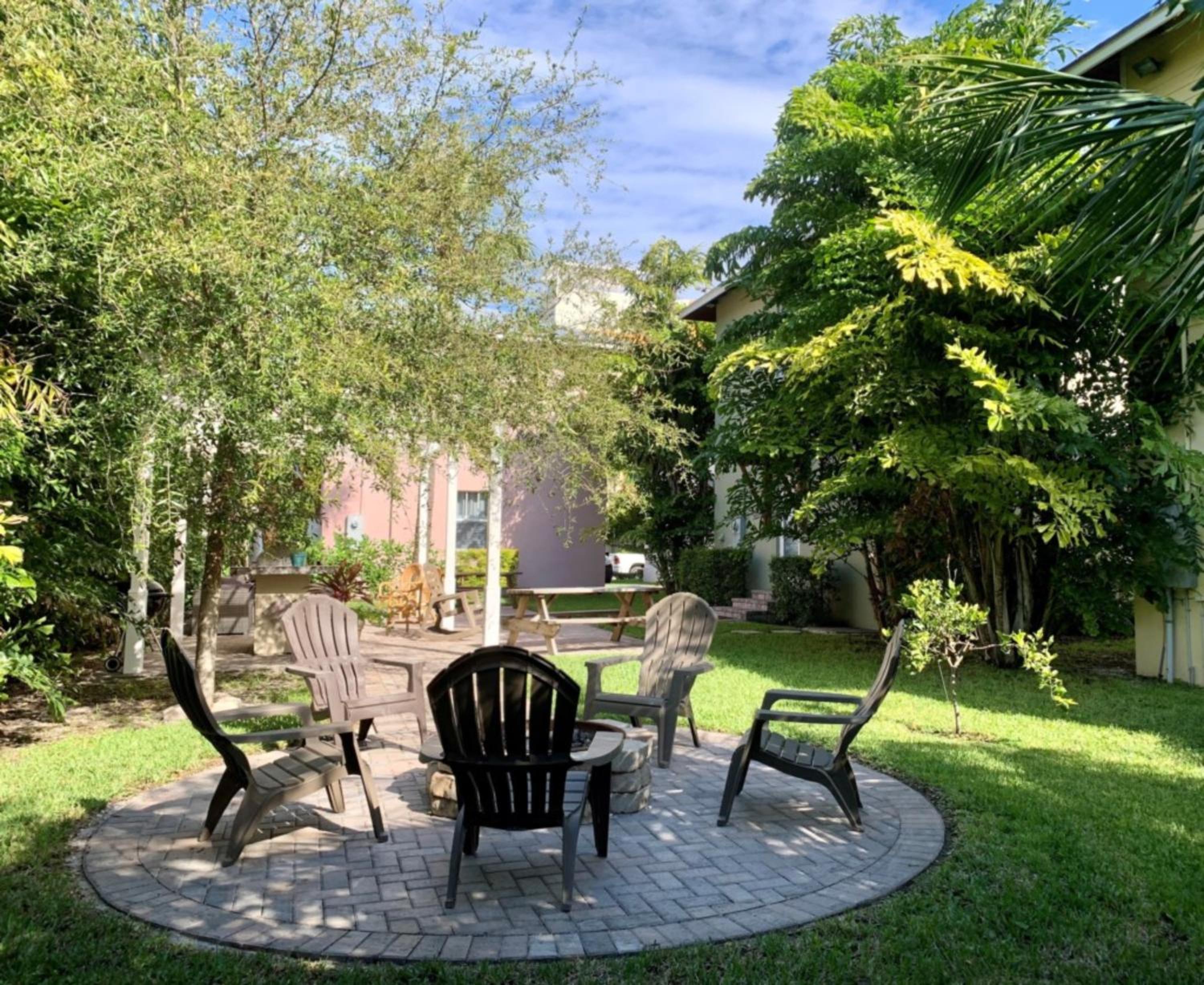 Buttercup - Charming Home on Quiet Street Near the Convention Center view 3