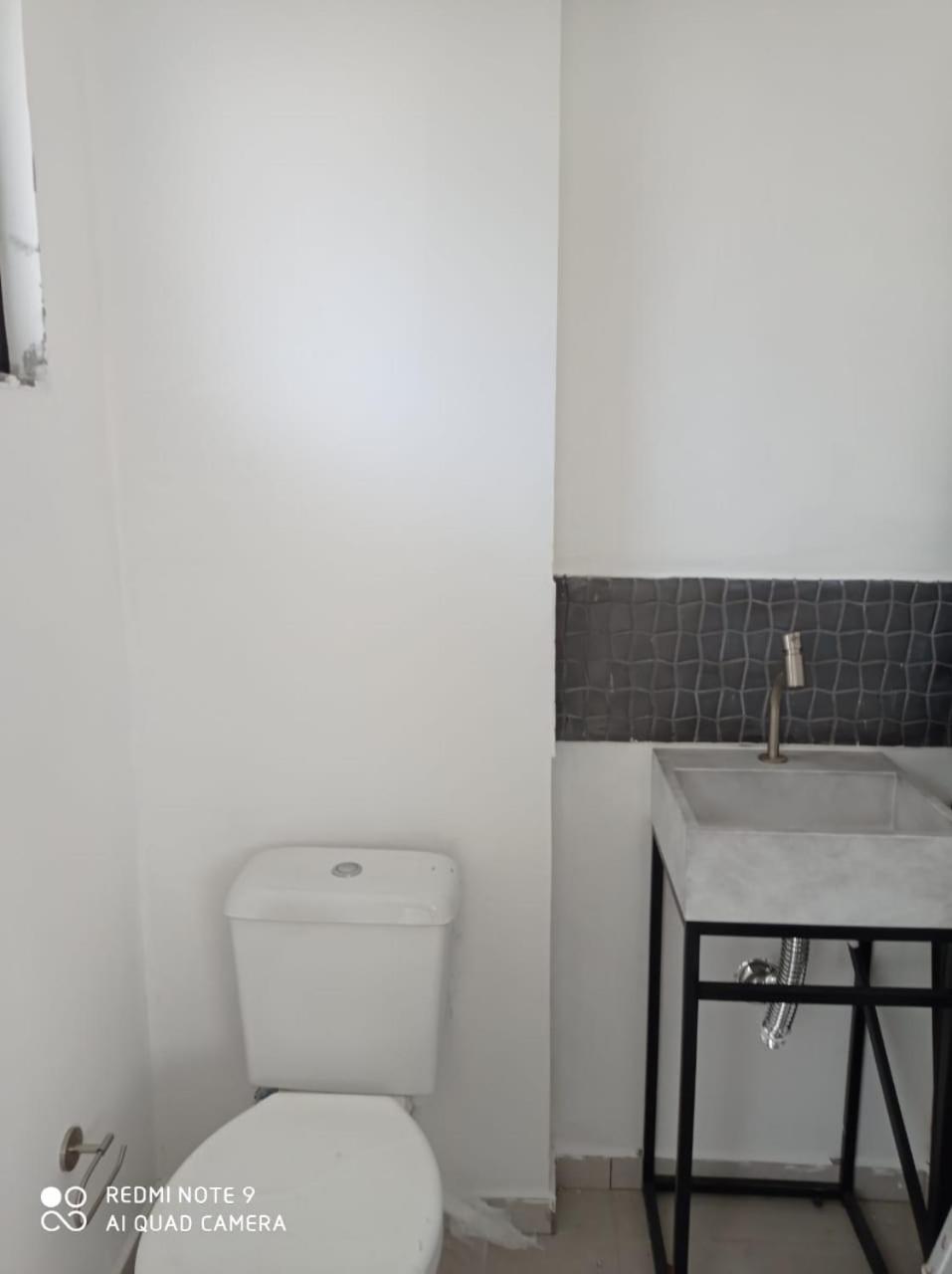Casa com dois pavimentos nova, em Mariscal