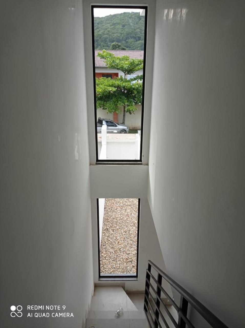 Casa com dois pavimentos nova, em Mariscal