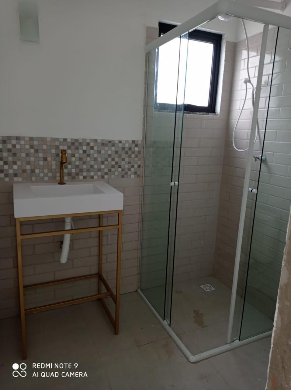 Casa com dois pavimentos nova, em Mariscal