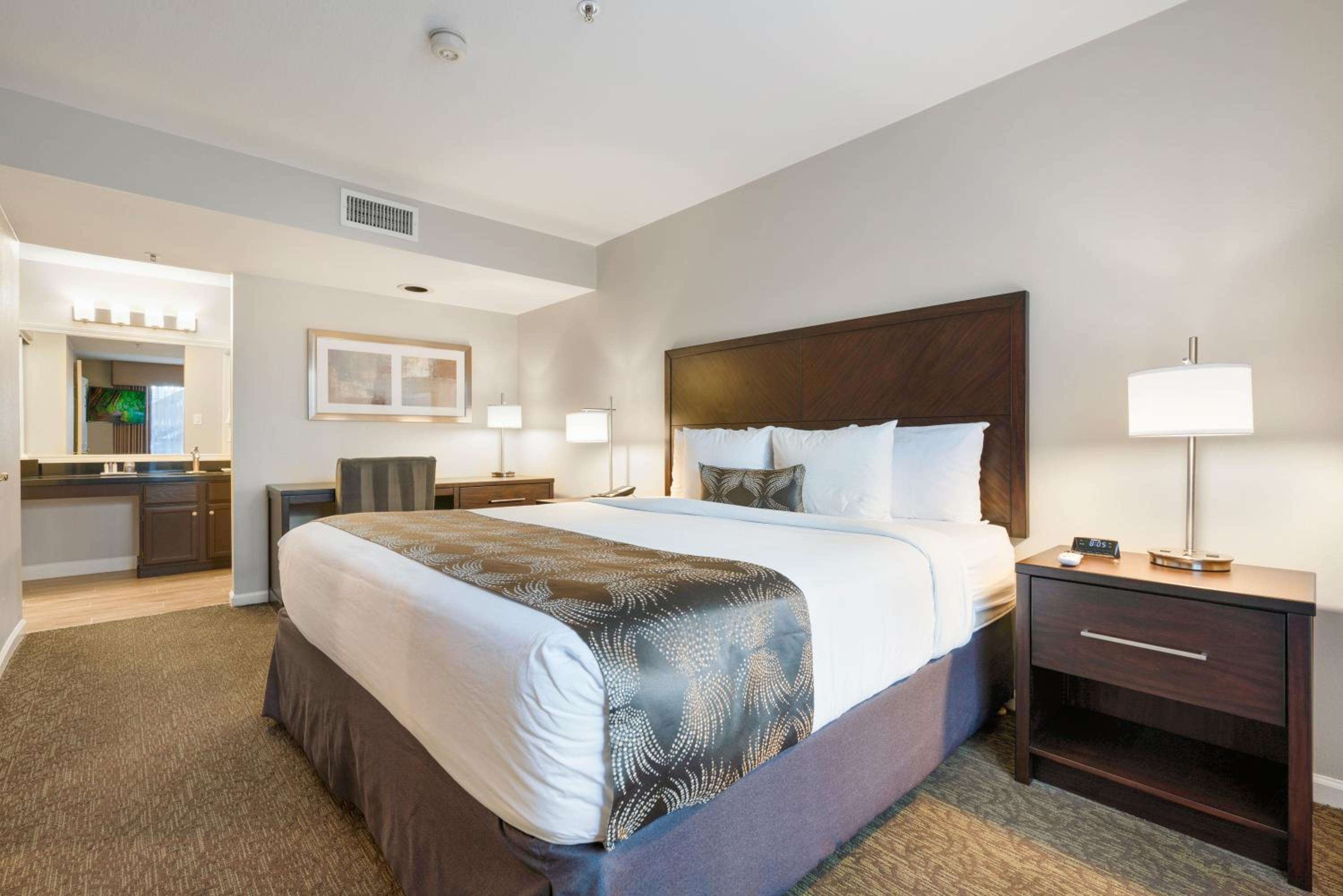Chase Suites Brea-Fullerton - North Orange County - Property Image 38
