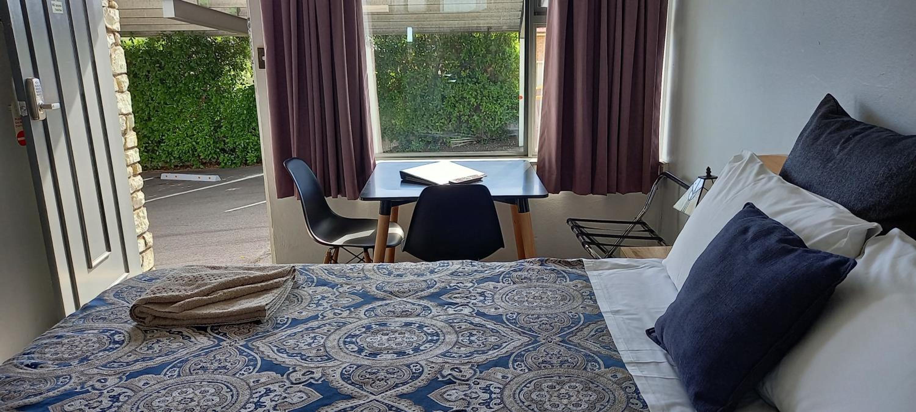 White Manor Motel