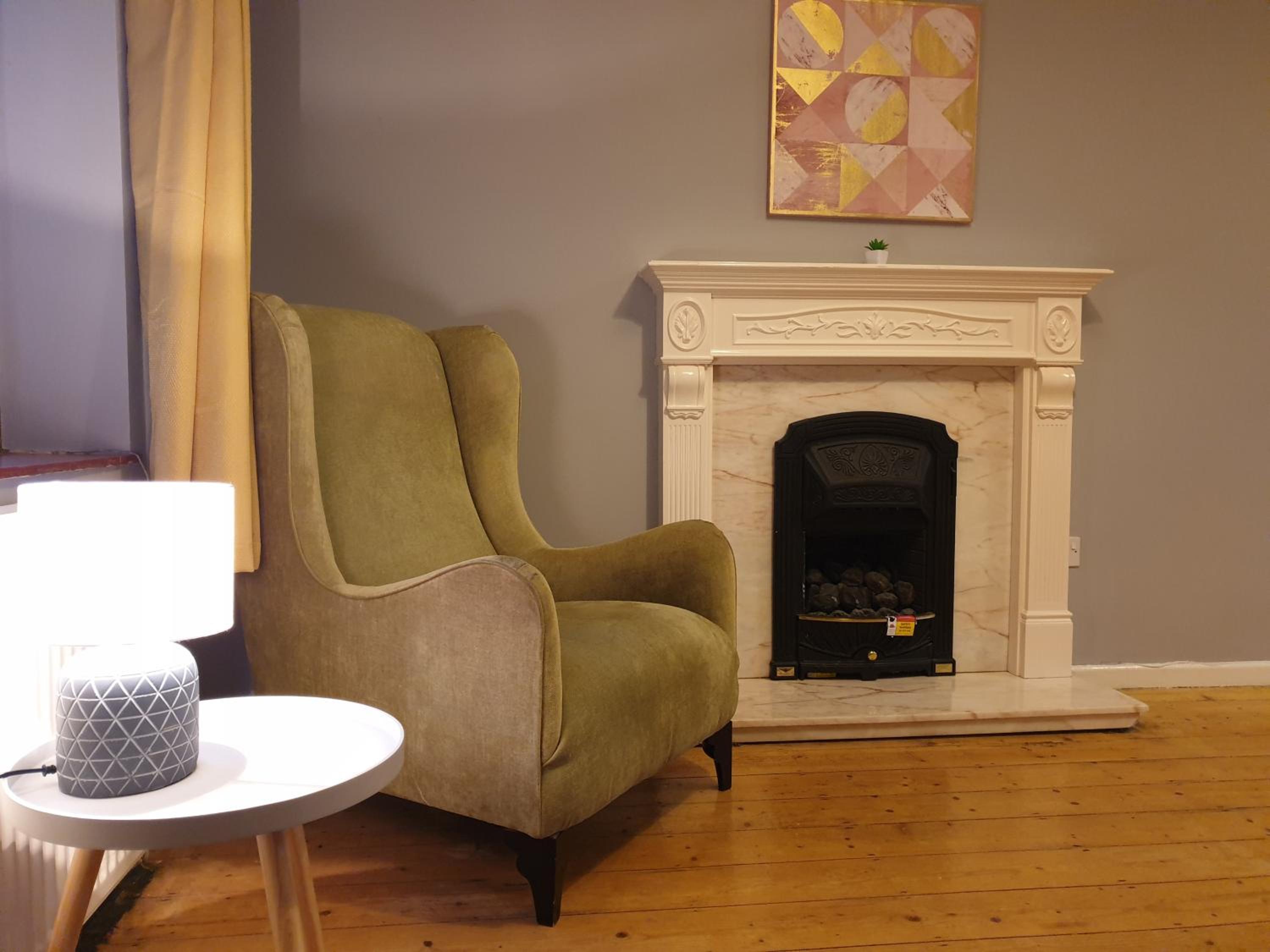 Self Contained 3 Bedroom House with Off Street Parking view 3