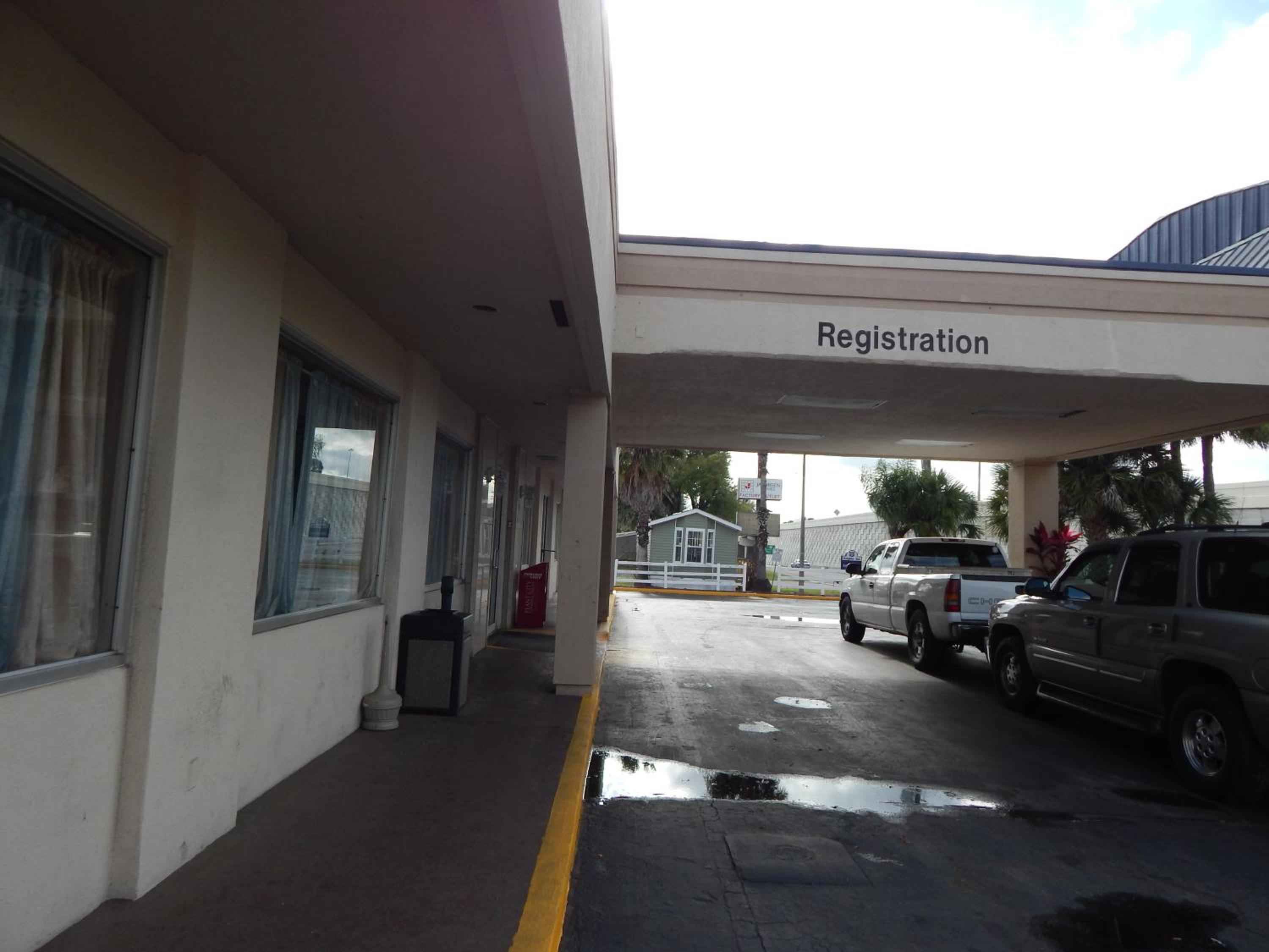 Knights Inn - Plant City view 4