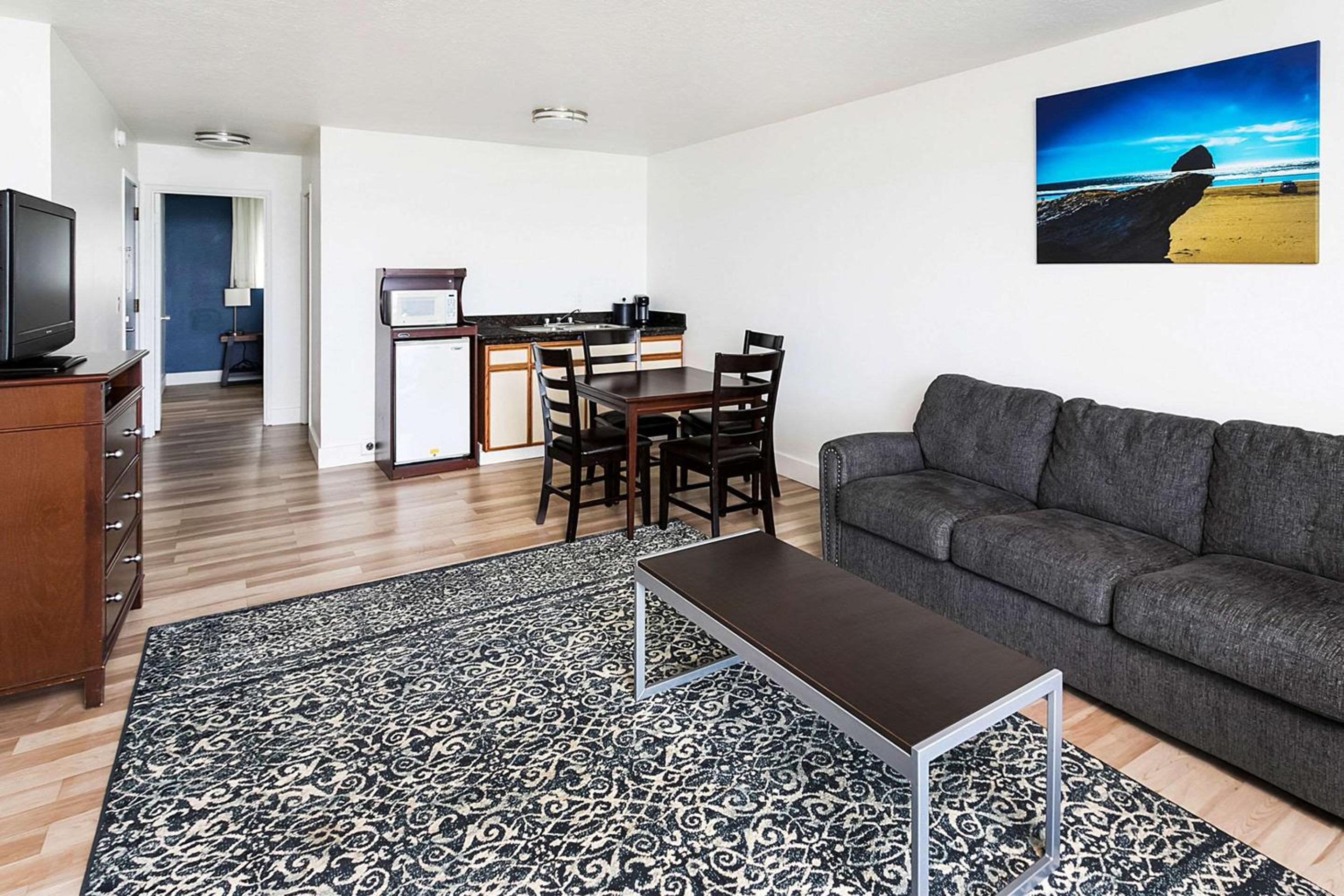 Clarion Inn Surfrider Resort