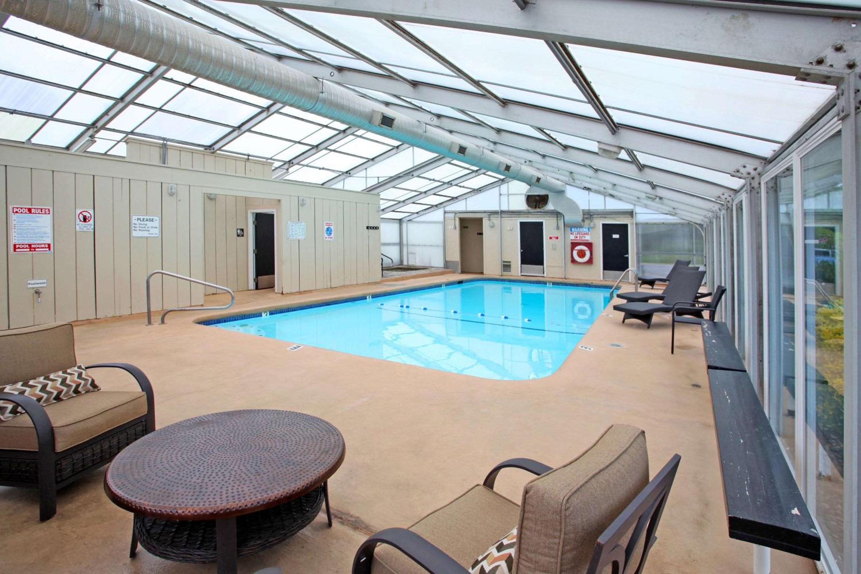 Clarion Inn Surfrider Resort