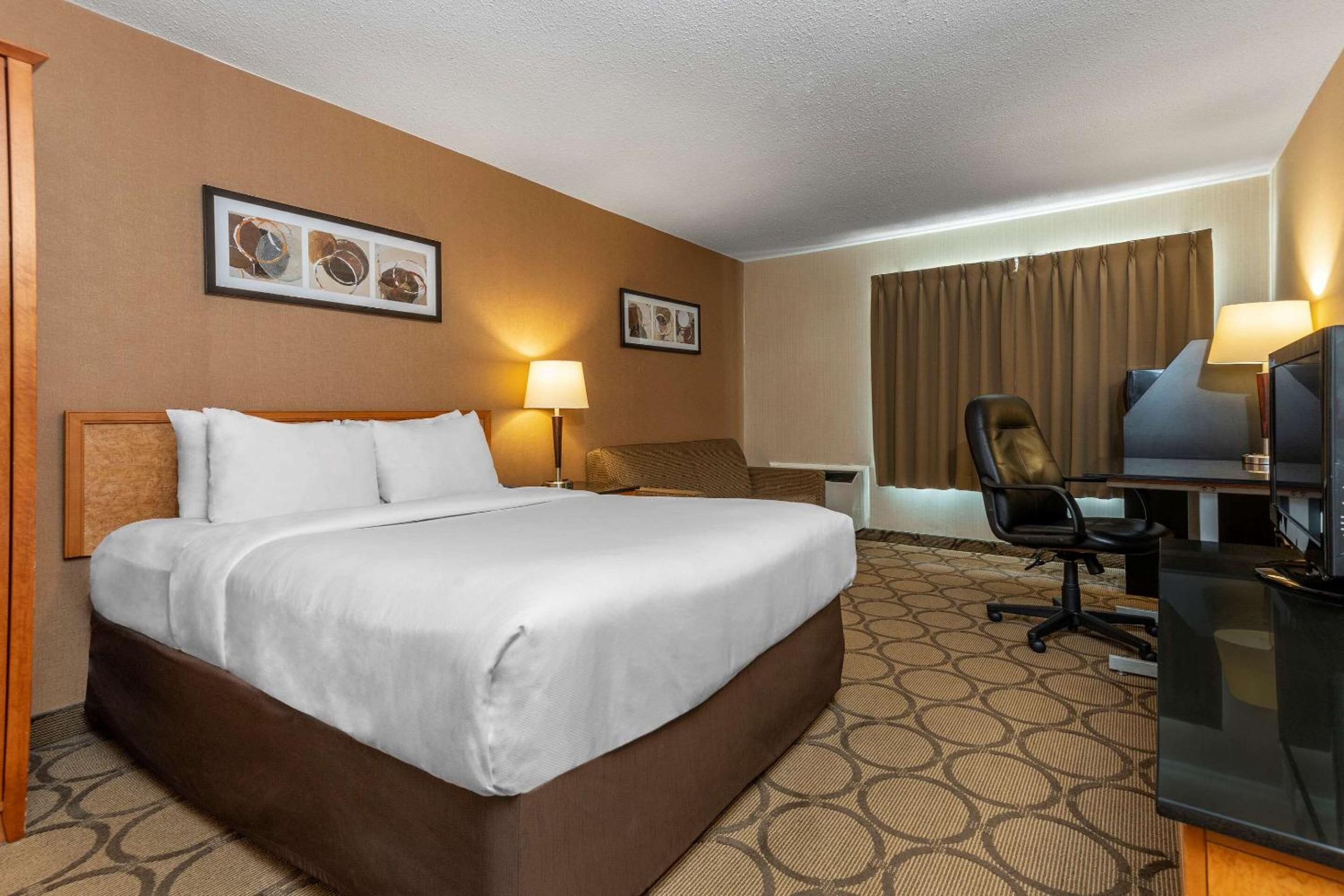 Belleville Vacations - Comfort Inn - Property Image 24
