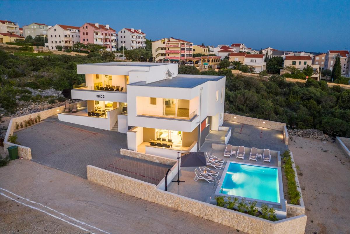 Zara luxury apartment with pool view 4