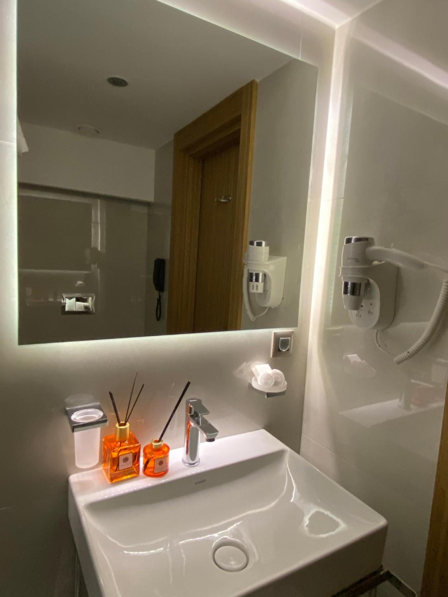 Lady Diana Hotel - Image 62