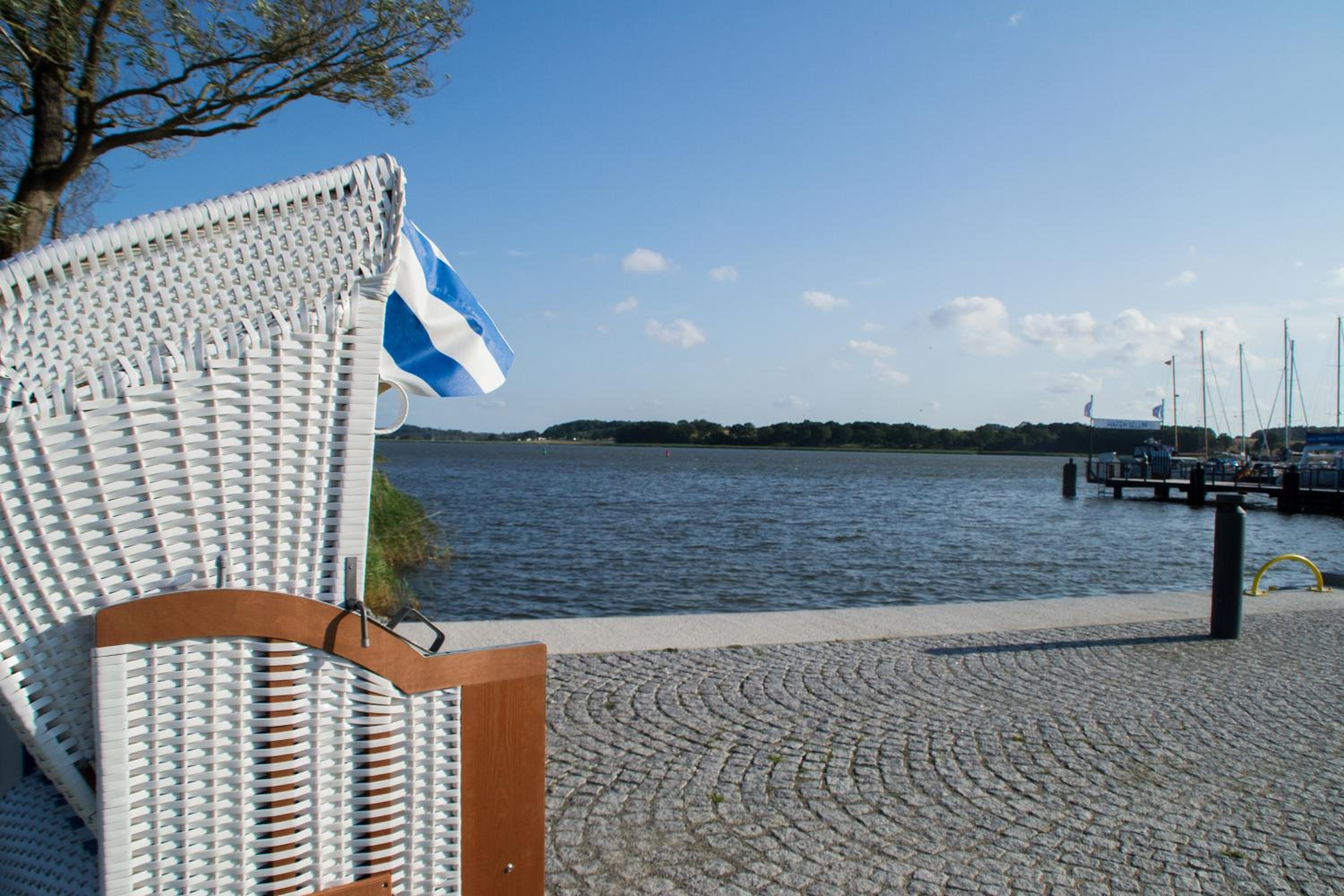 Ferienwohnung mit Balkon und Seeblick