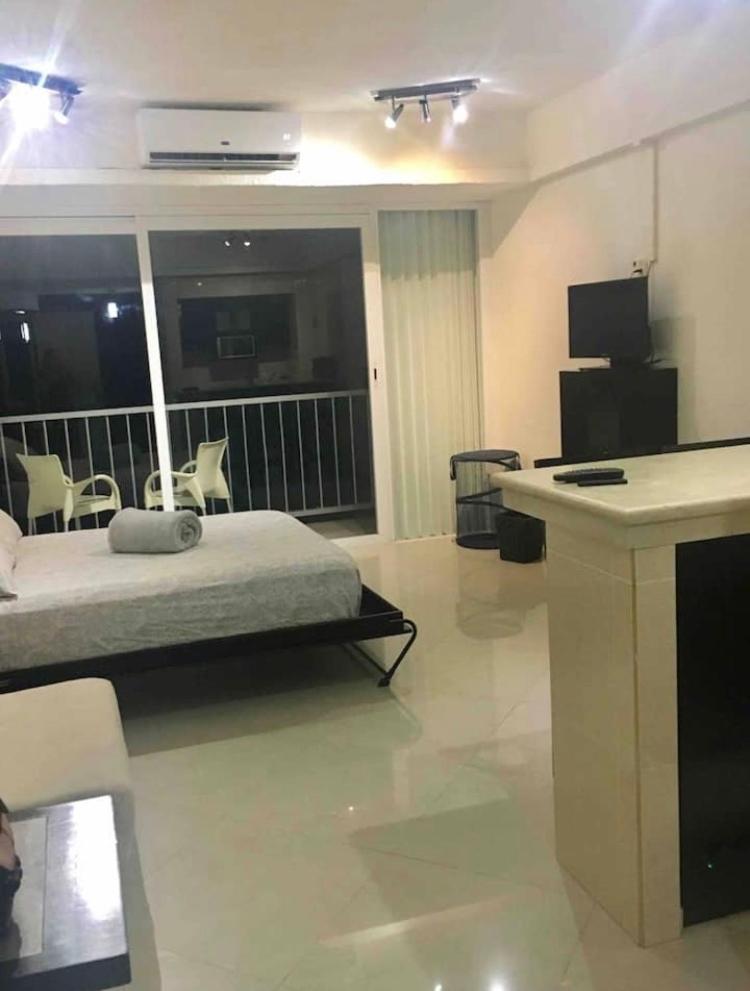 Studio oceanfront prime location