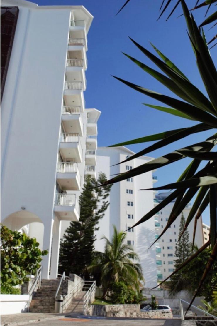 Studio oceanfront prime location
