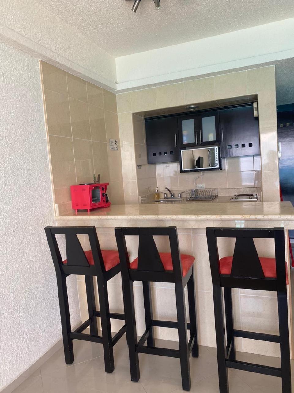 Studio oceanfront prime location