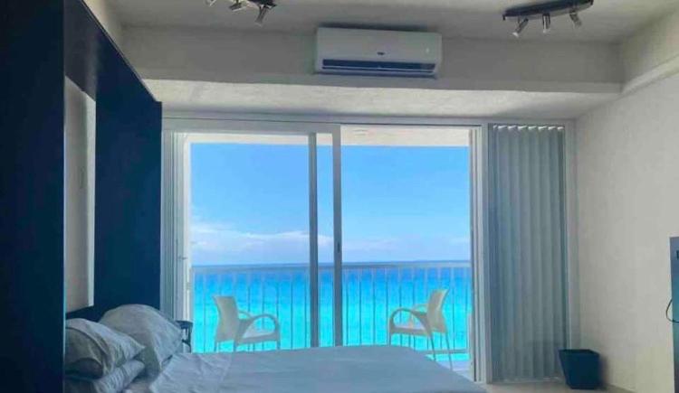 Studio oceanfront prime location
