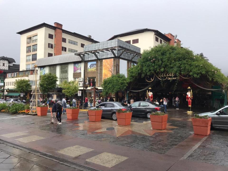 Apartamento na rua coberta Gramado