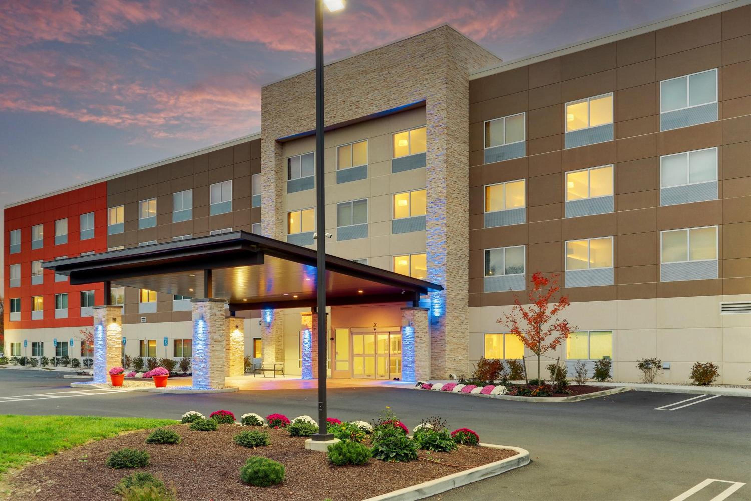 Hotel Holiday Inn Express & Suites - Middletown - Goshen, an IHG Hotel - Image 1