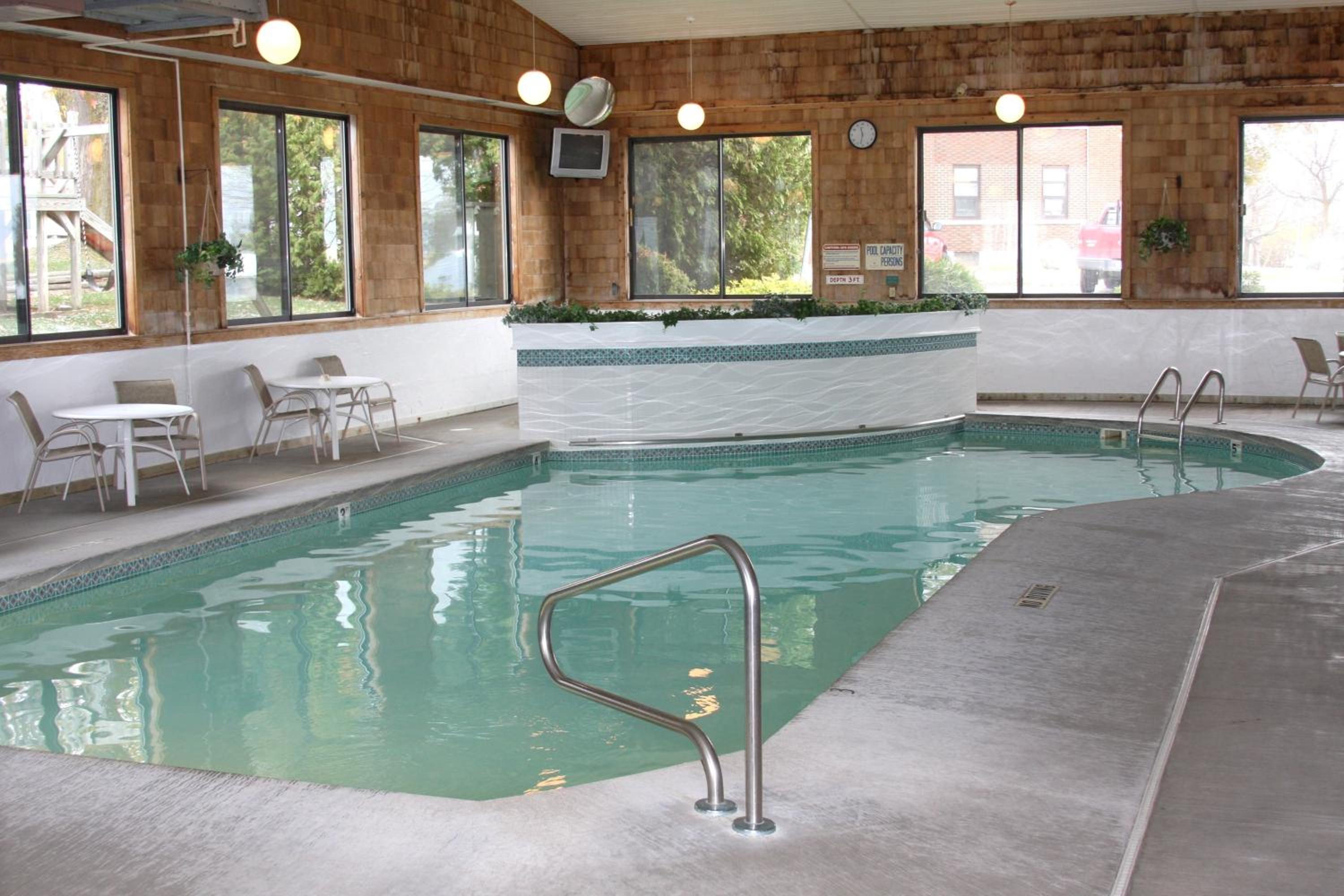 Budget Host Inn & Suites
