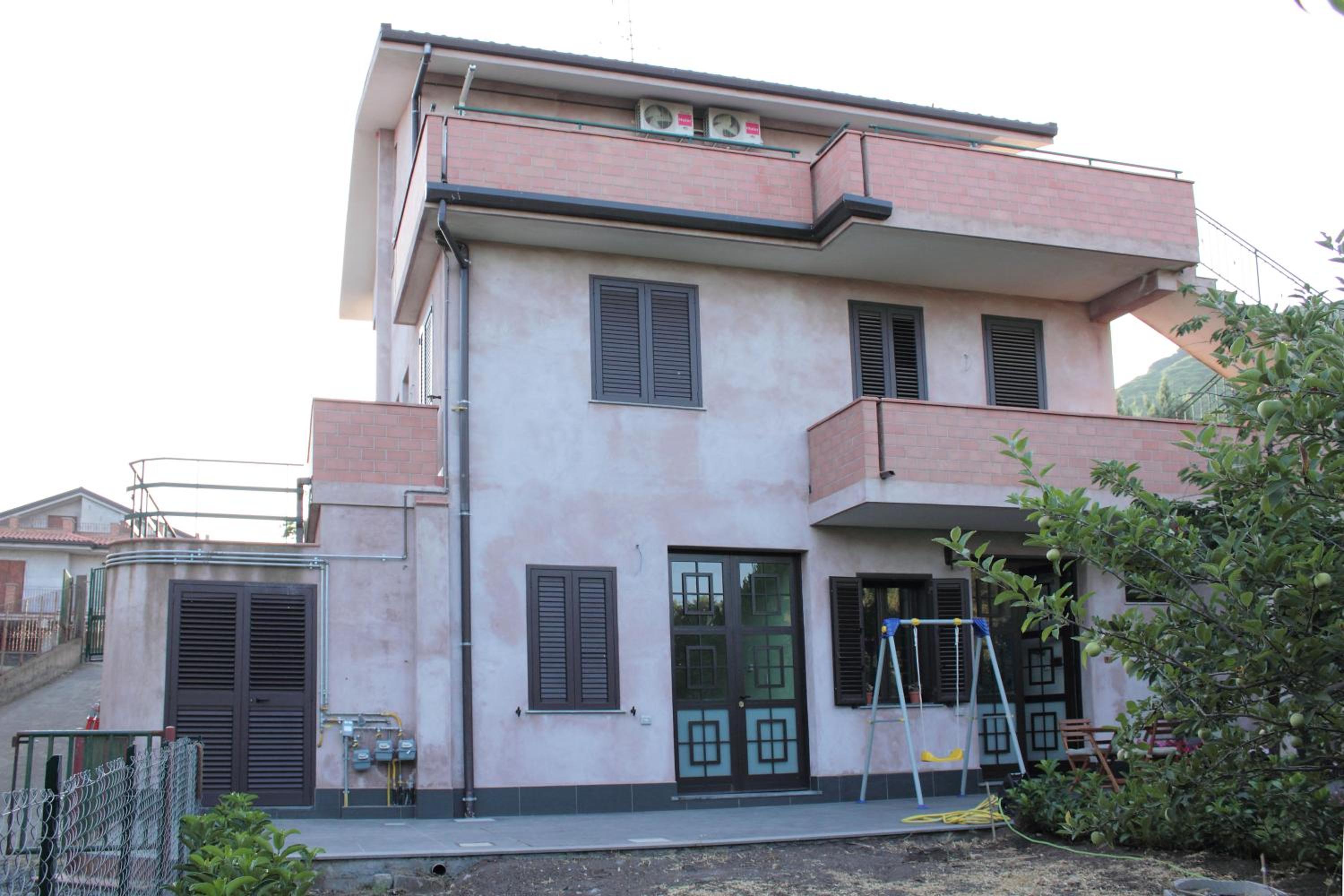 Etna Holiday Home